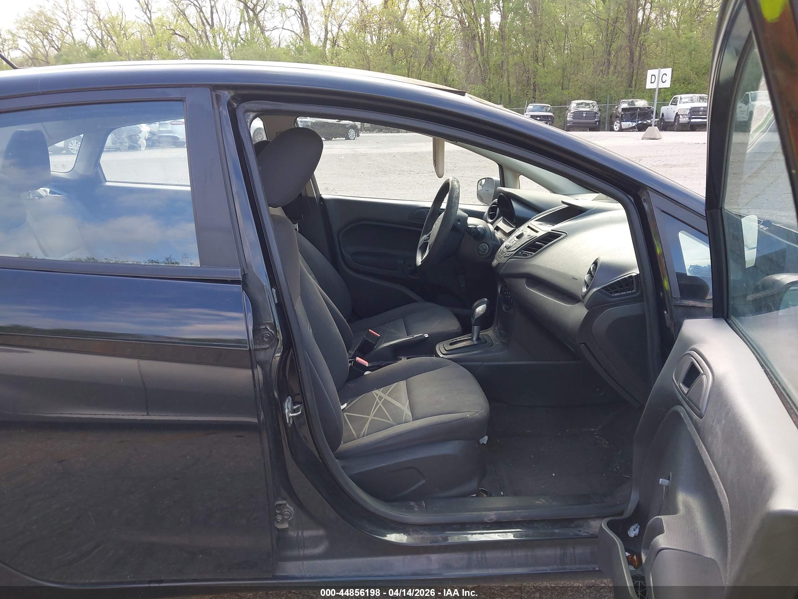 FORD FIESTA image 5