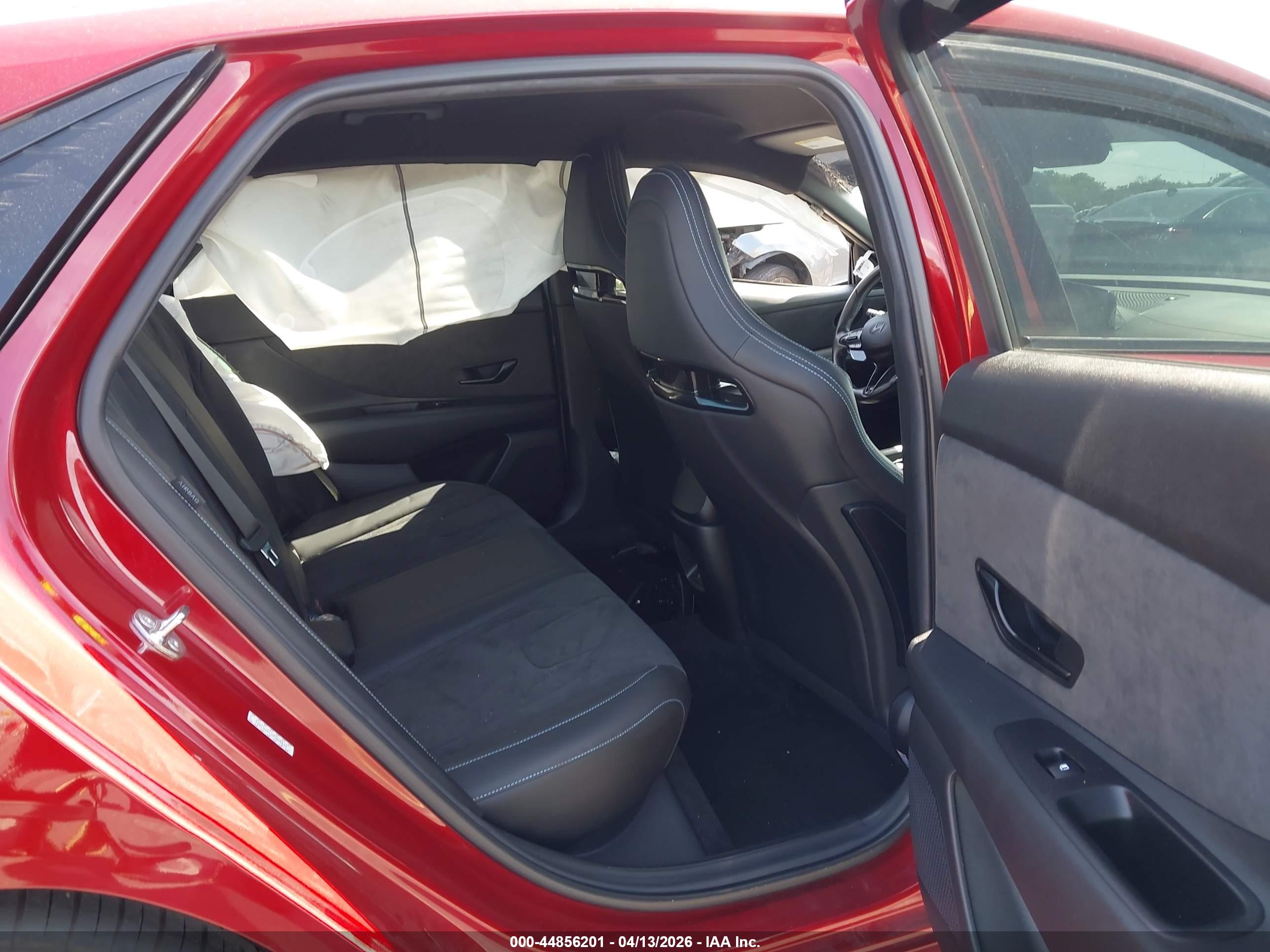 HYUNDAI ELANTRA image 8