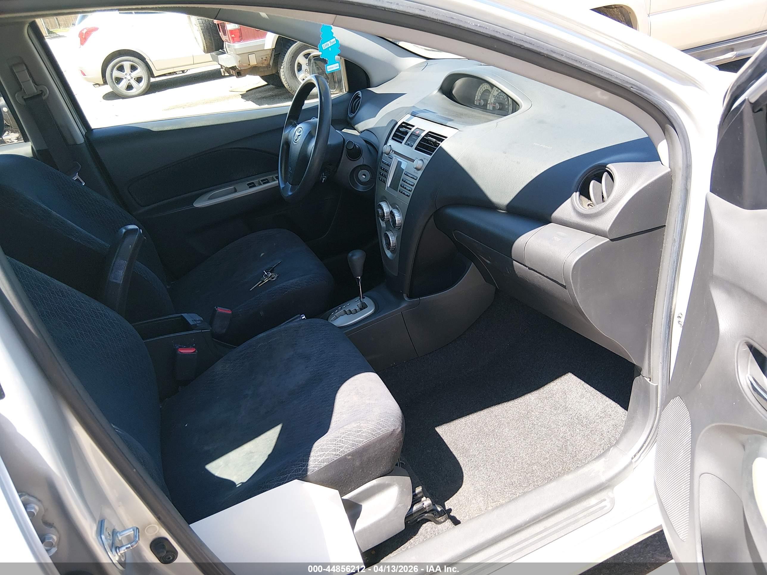 TOYOTA YARIS image 5
