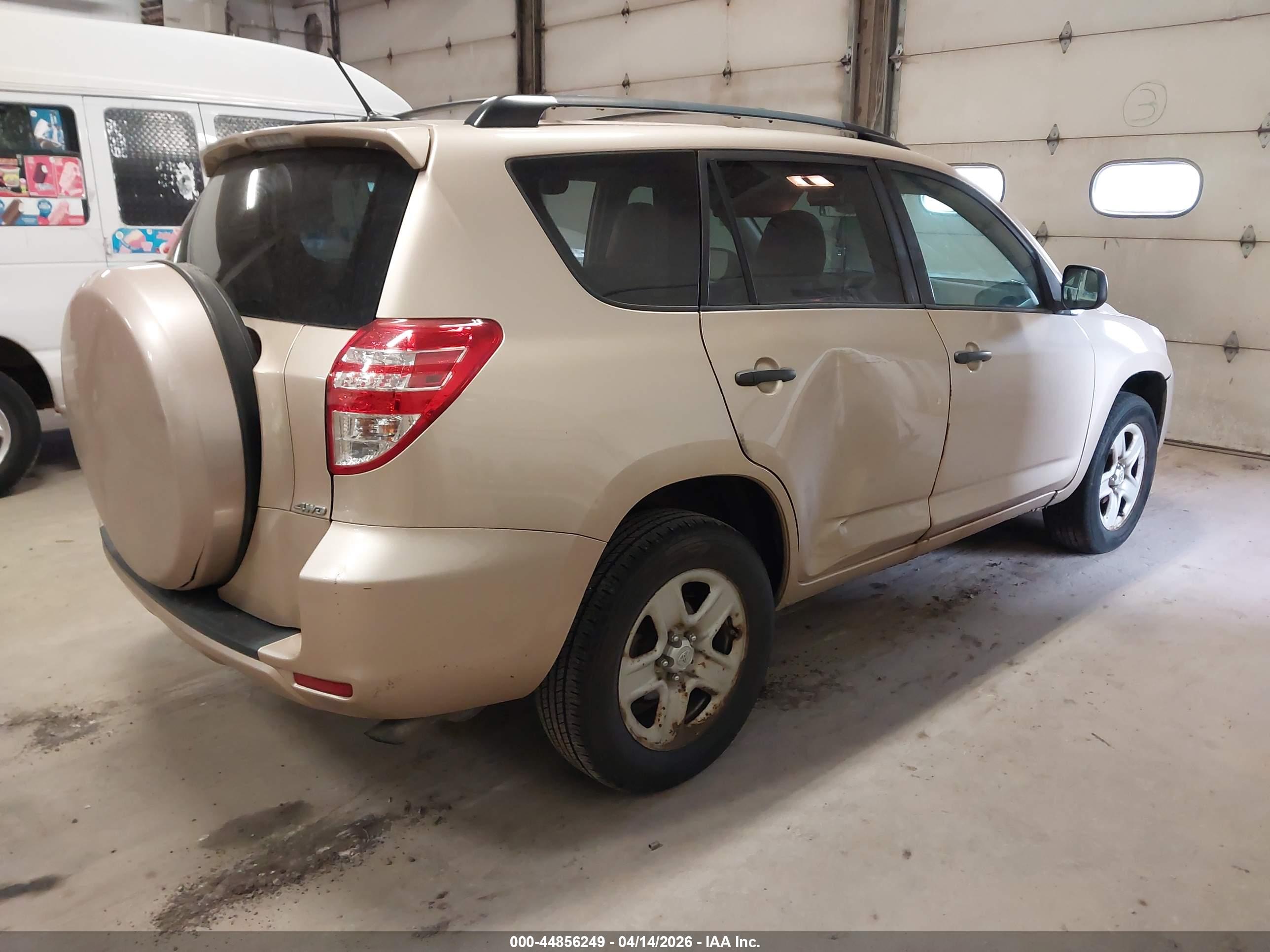 TOYOTA RAV4 image 4