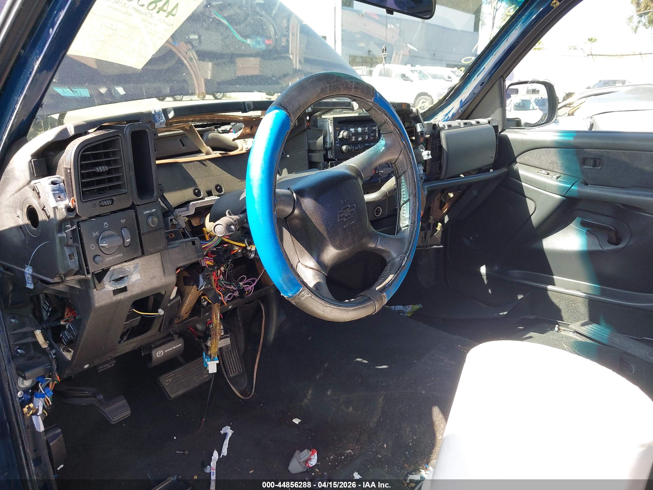 CHEVROLET SILVERADO image 6