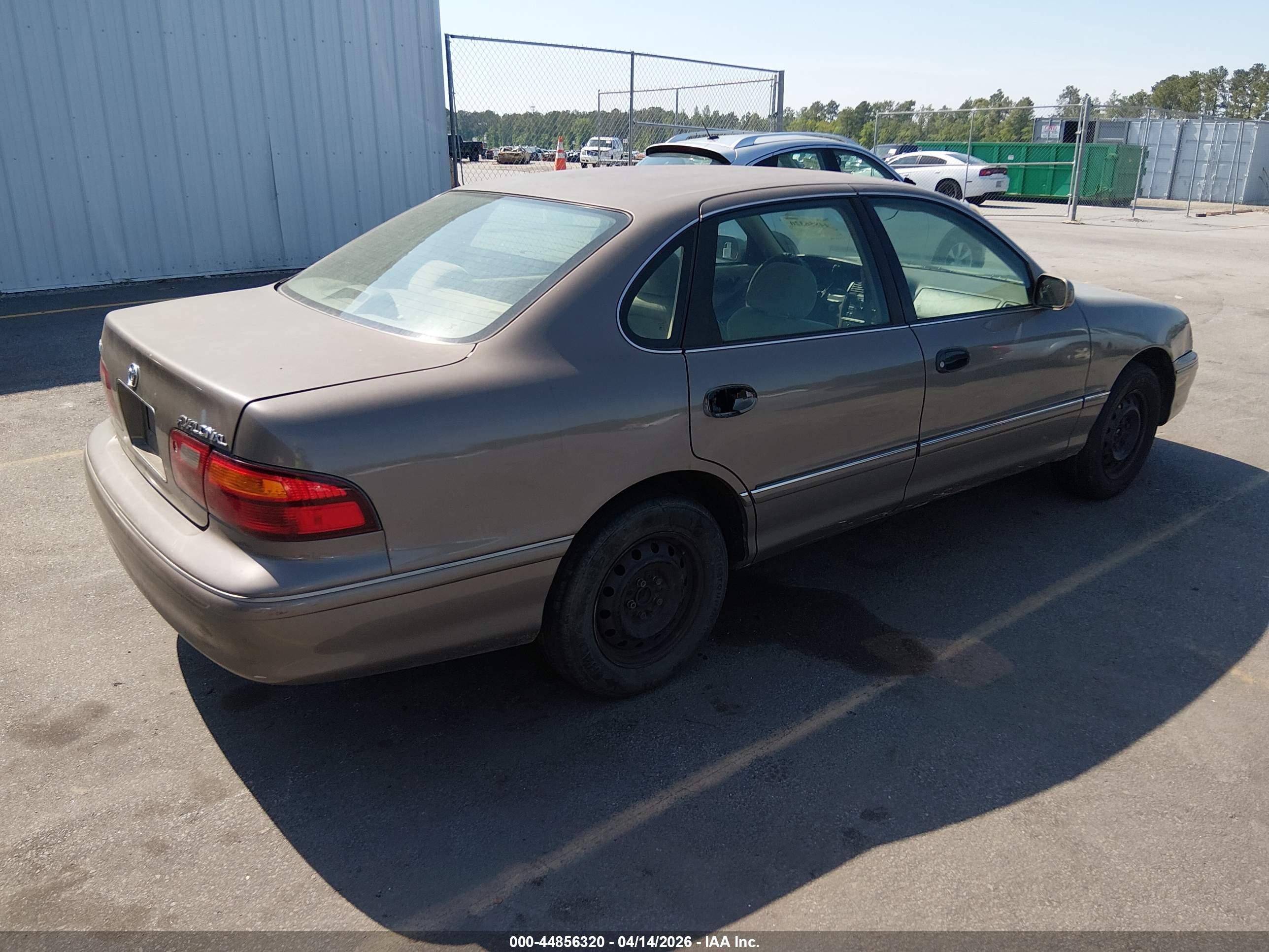 TOYOTA AVALON image 4