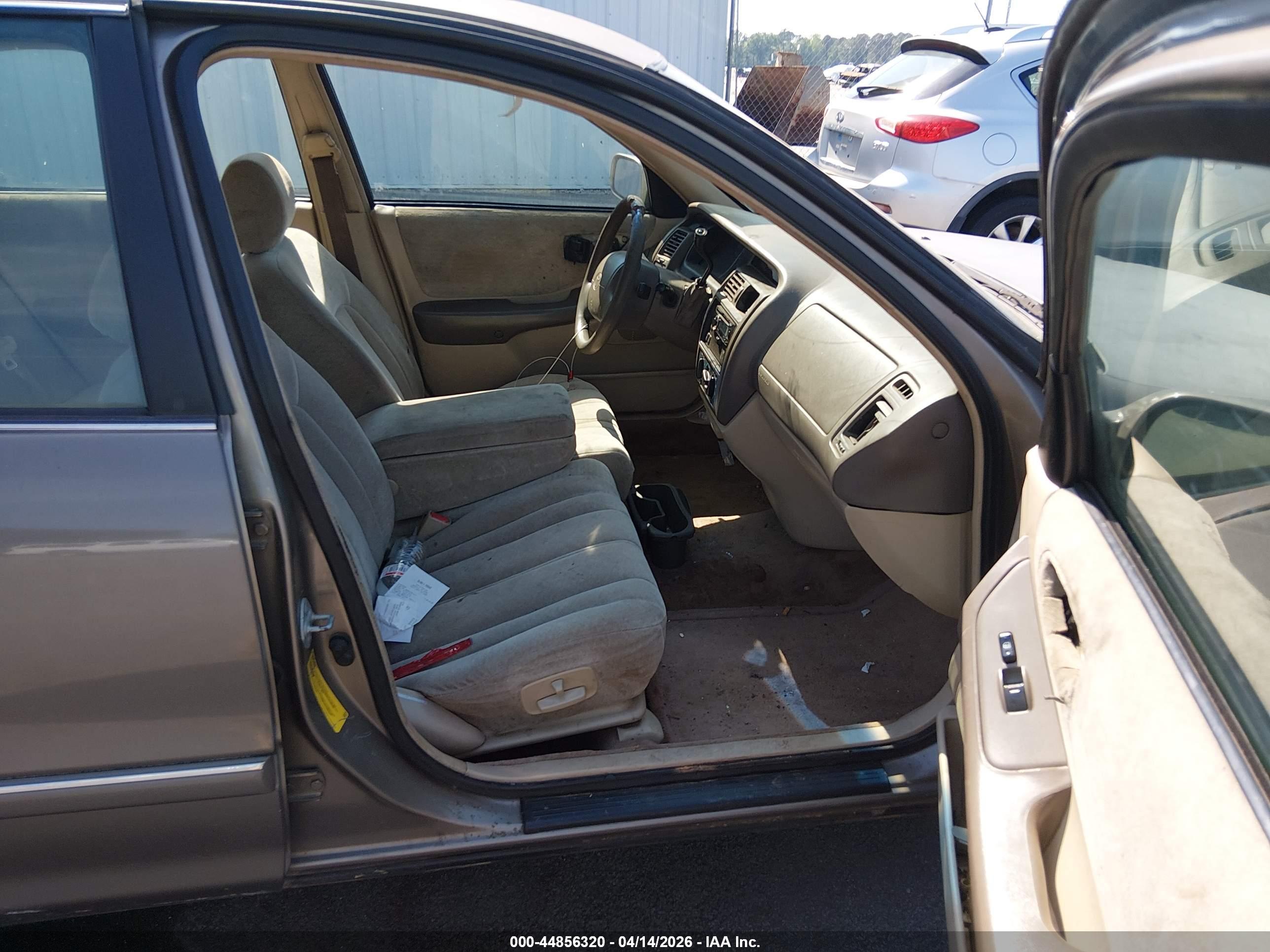 TOYOTA AVALON image 5