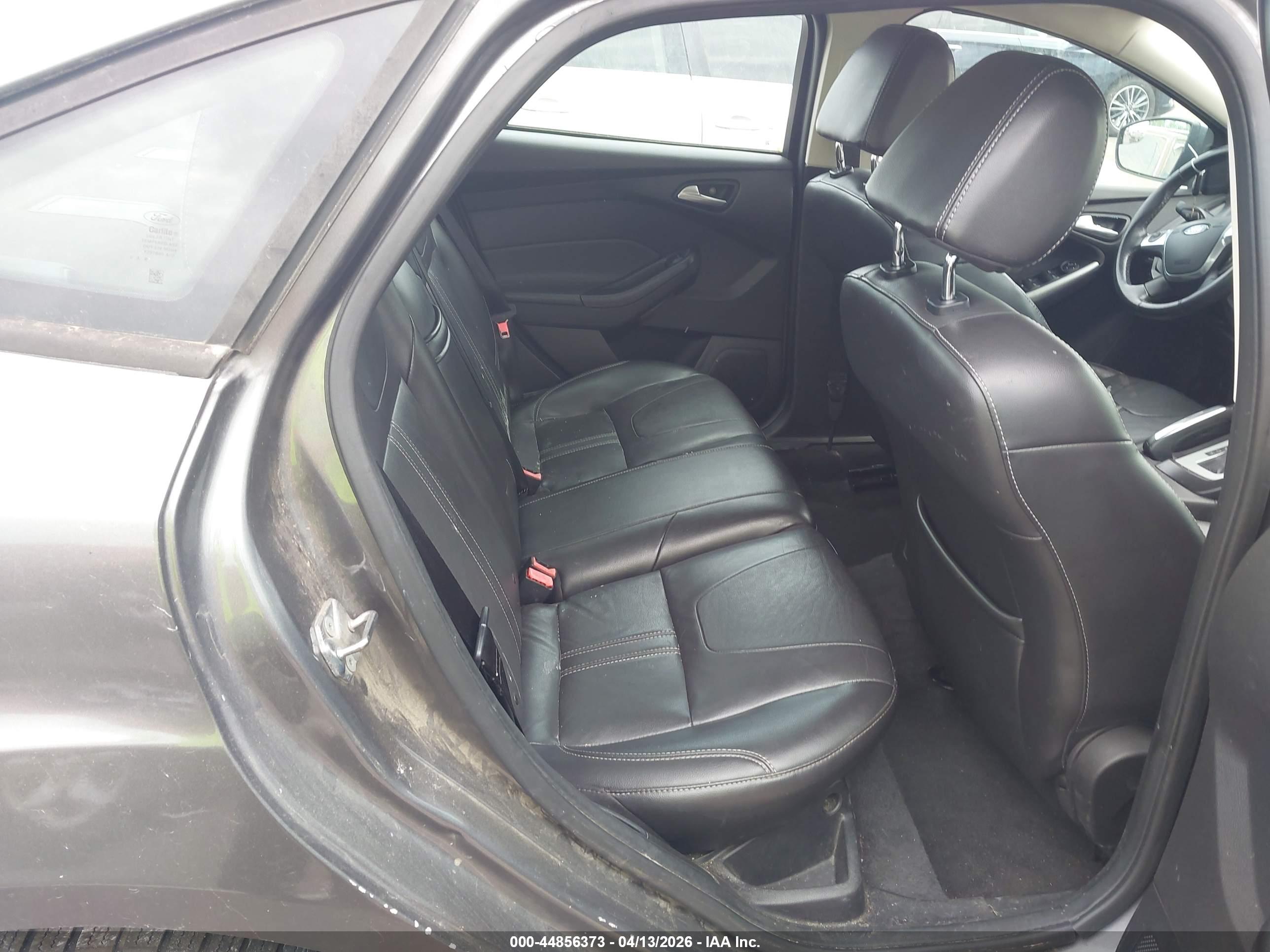 FORD FOCUS image 8