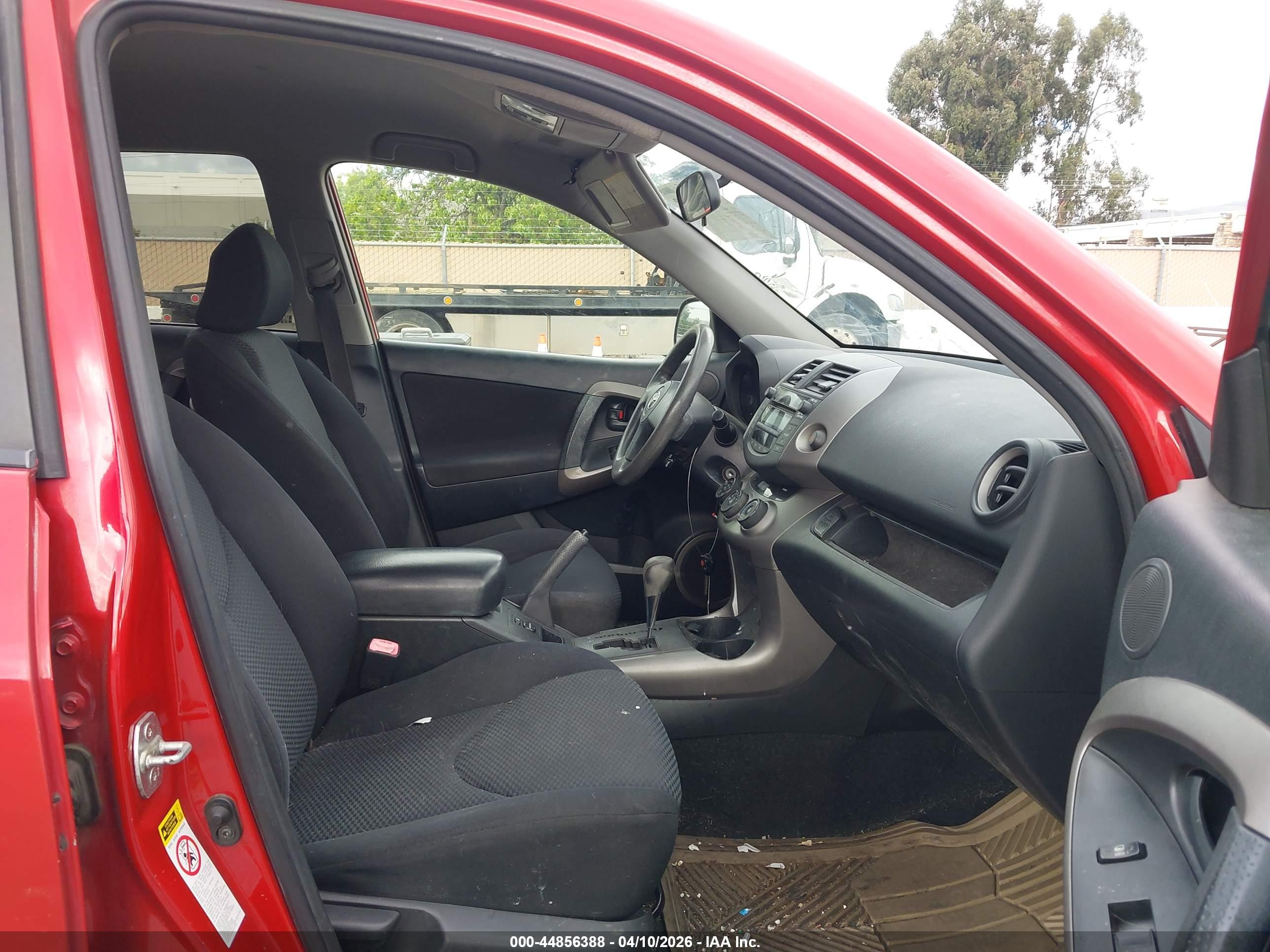 TOYOTA RAV4 image 5