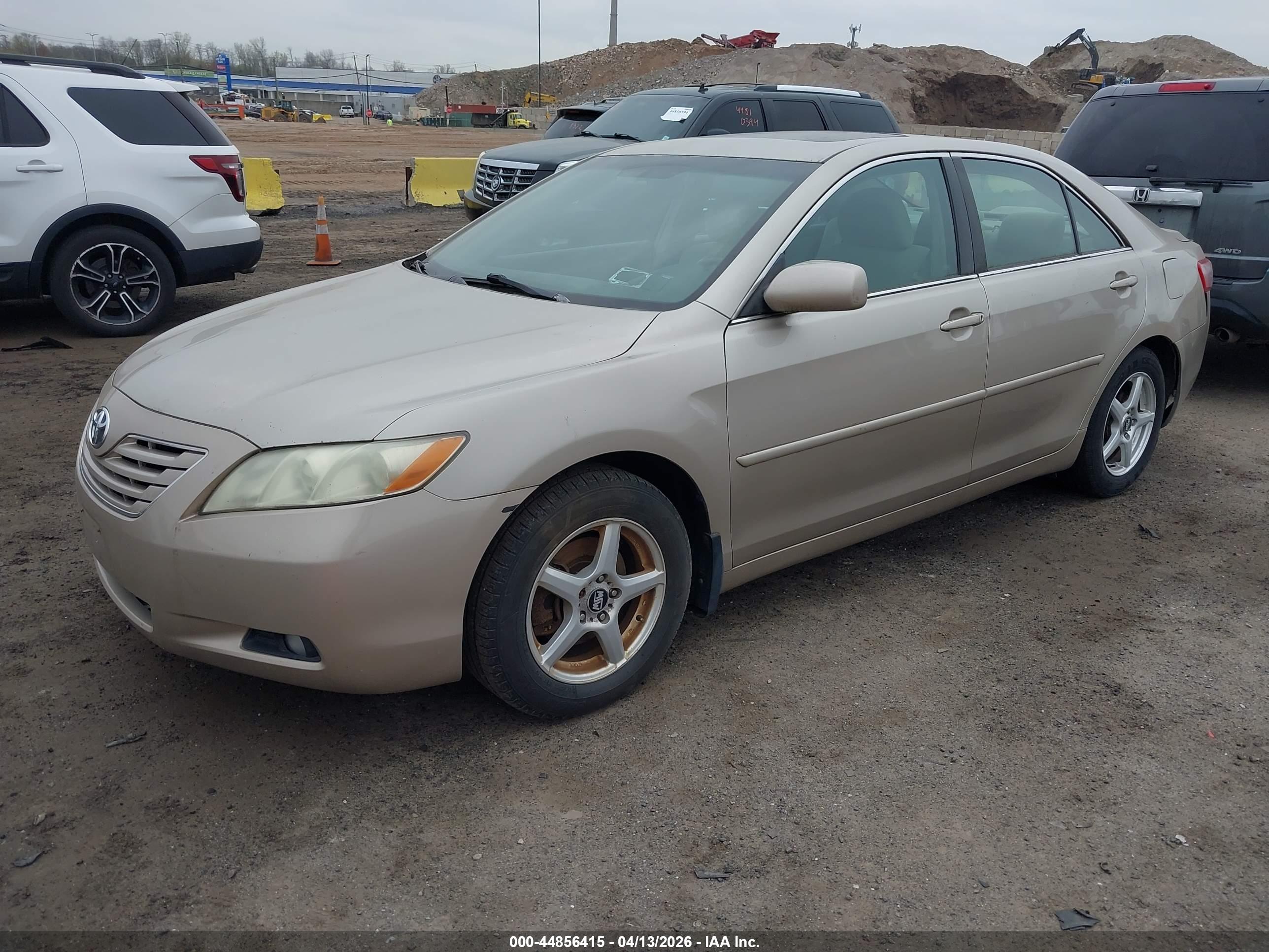 TOYOTA CAMRY image 2