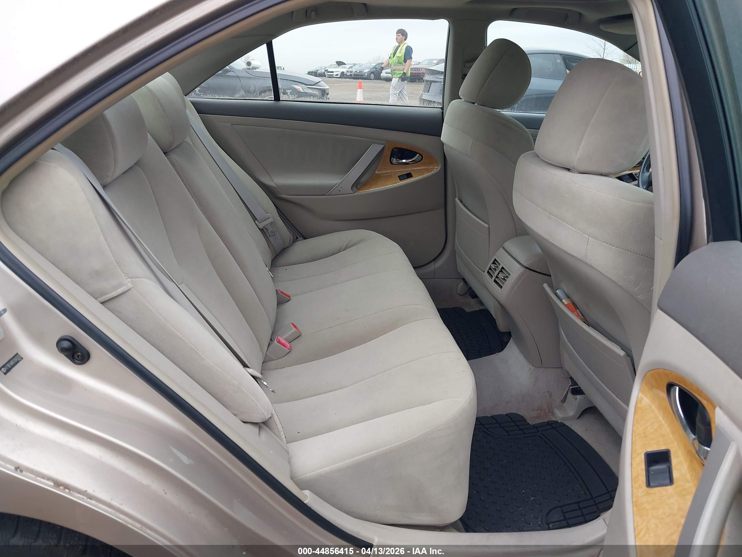 TOYOTA CAMRY image 8