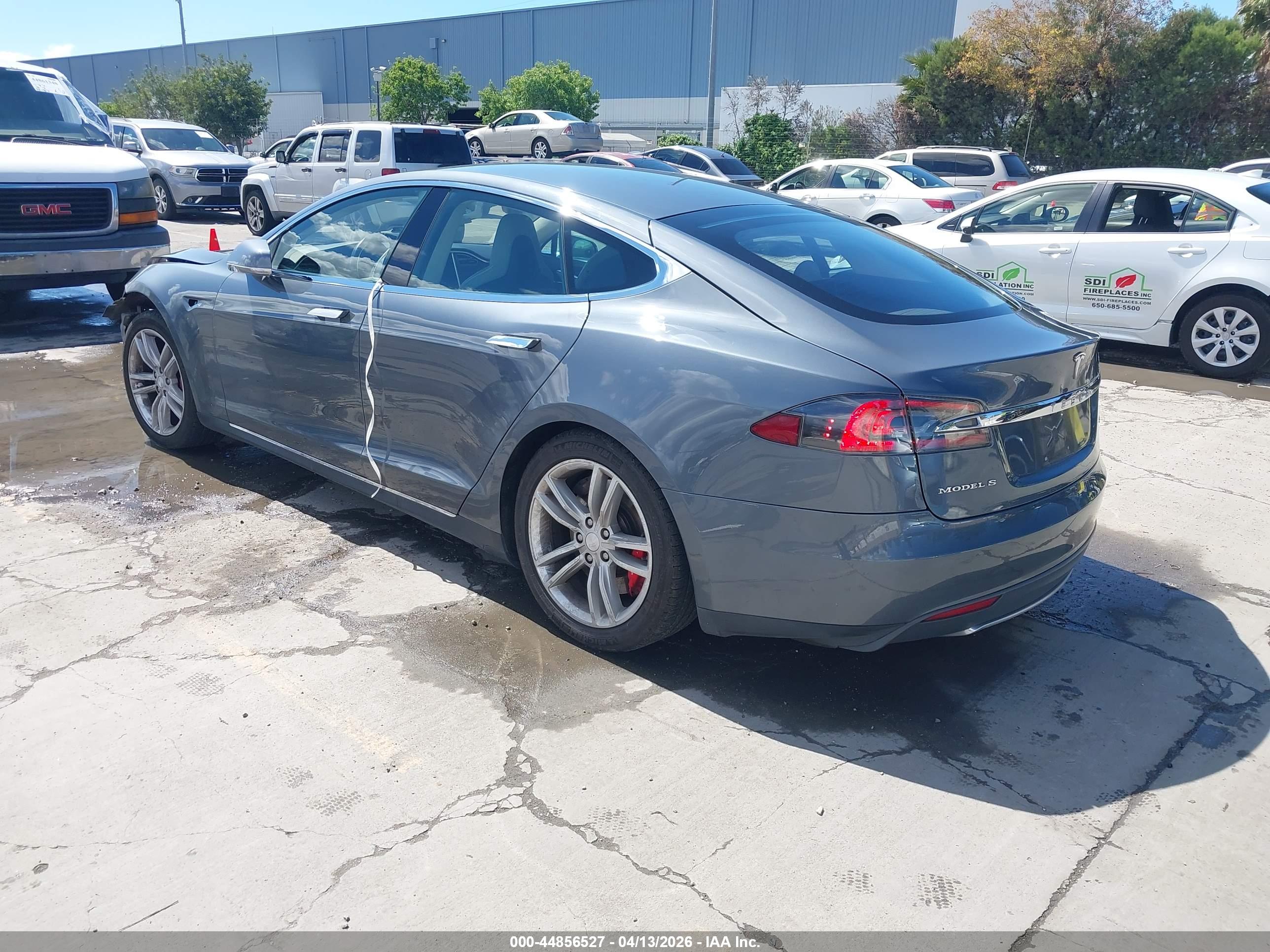 TESLA MODEL image 3