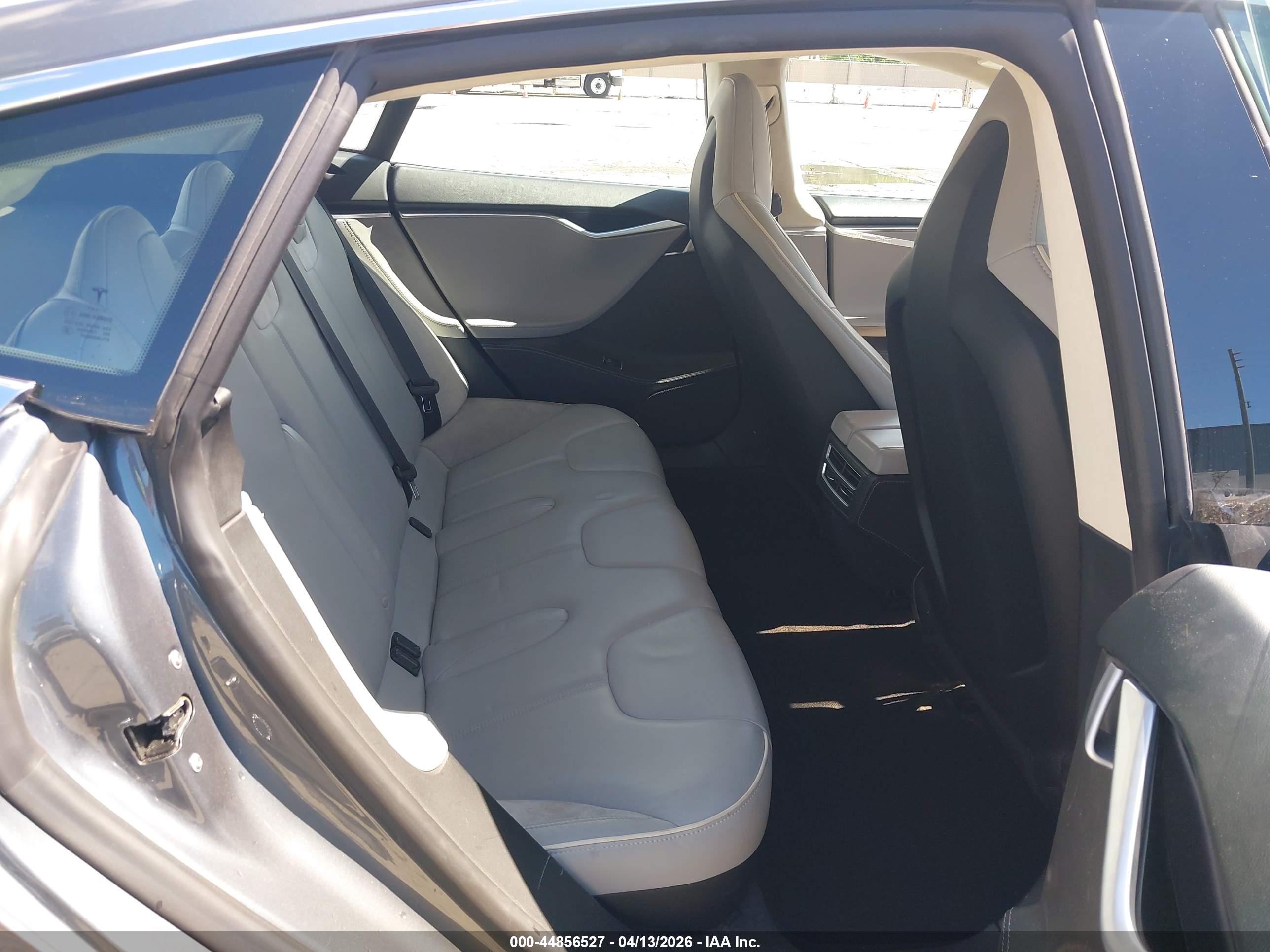 TESLA MODEL image 8