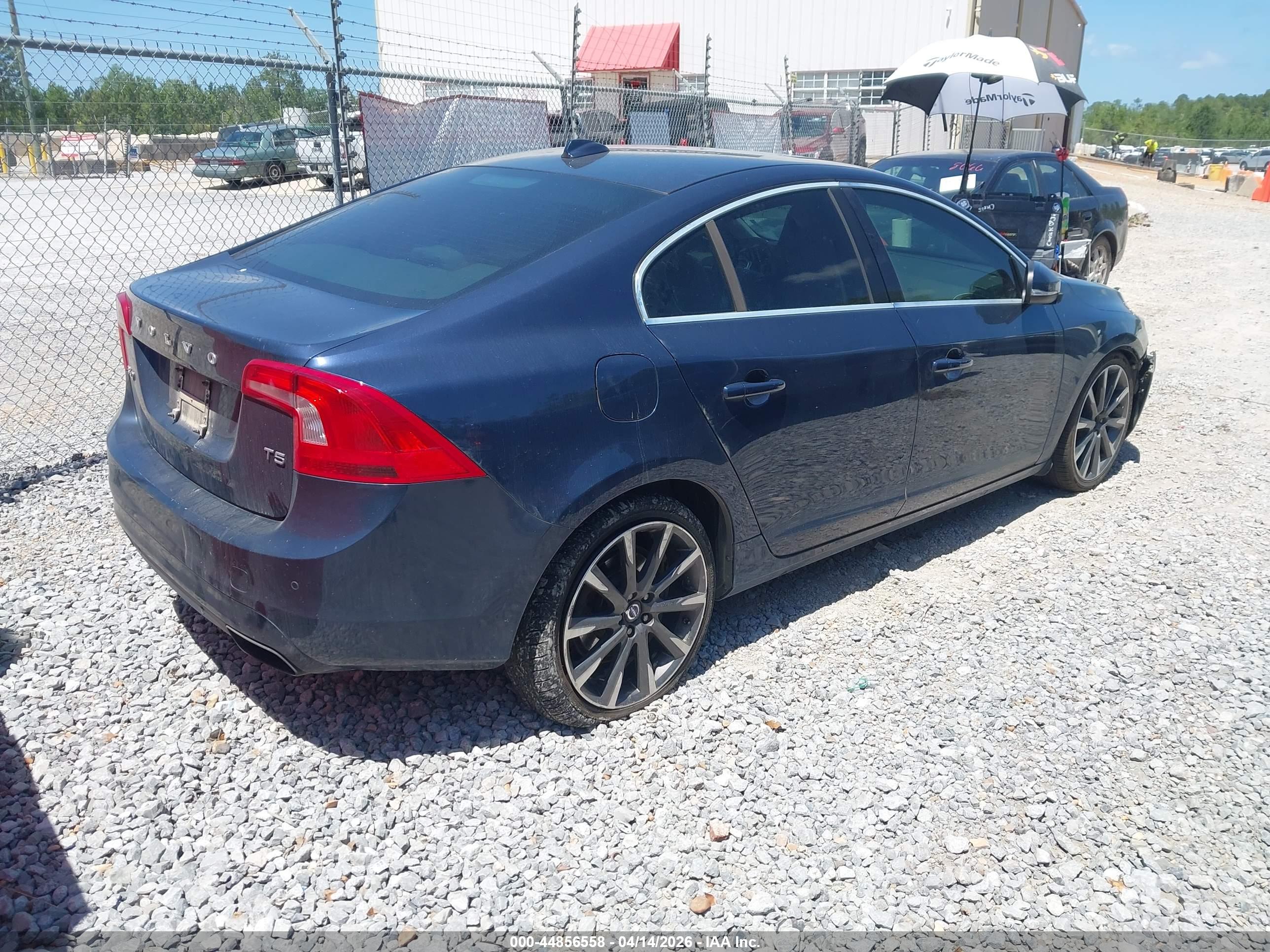 VOLVO S60 image 4