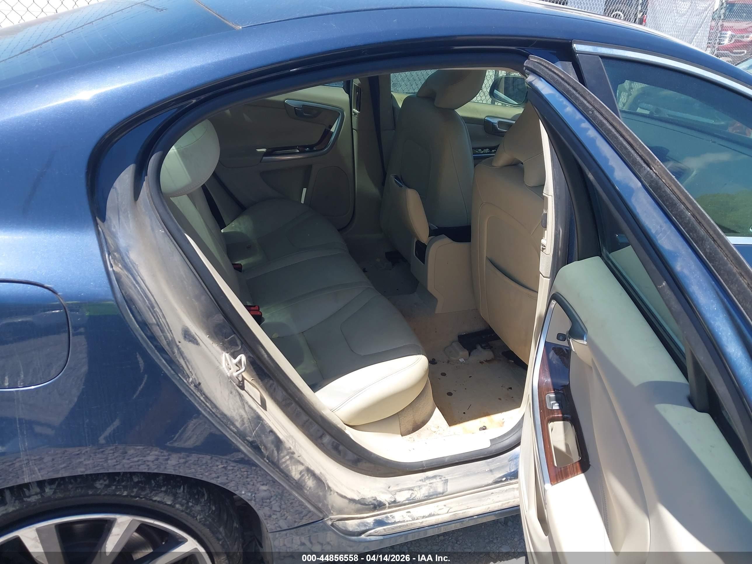 VOLVO S60 image 8