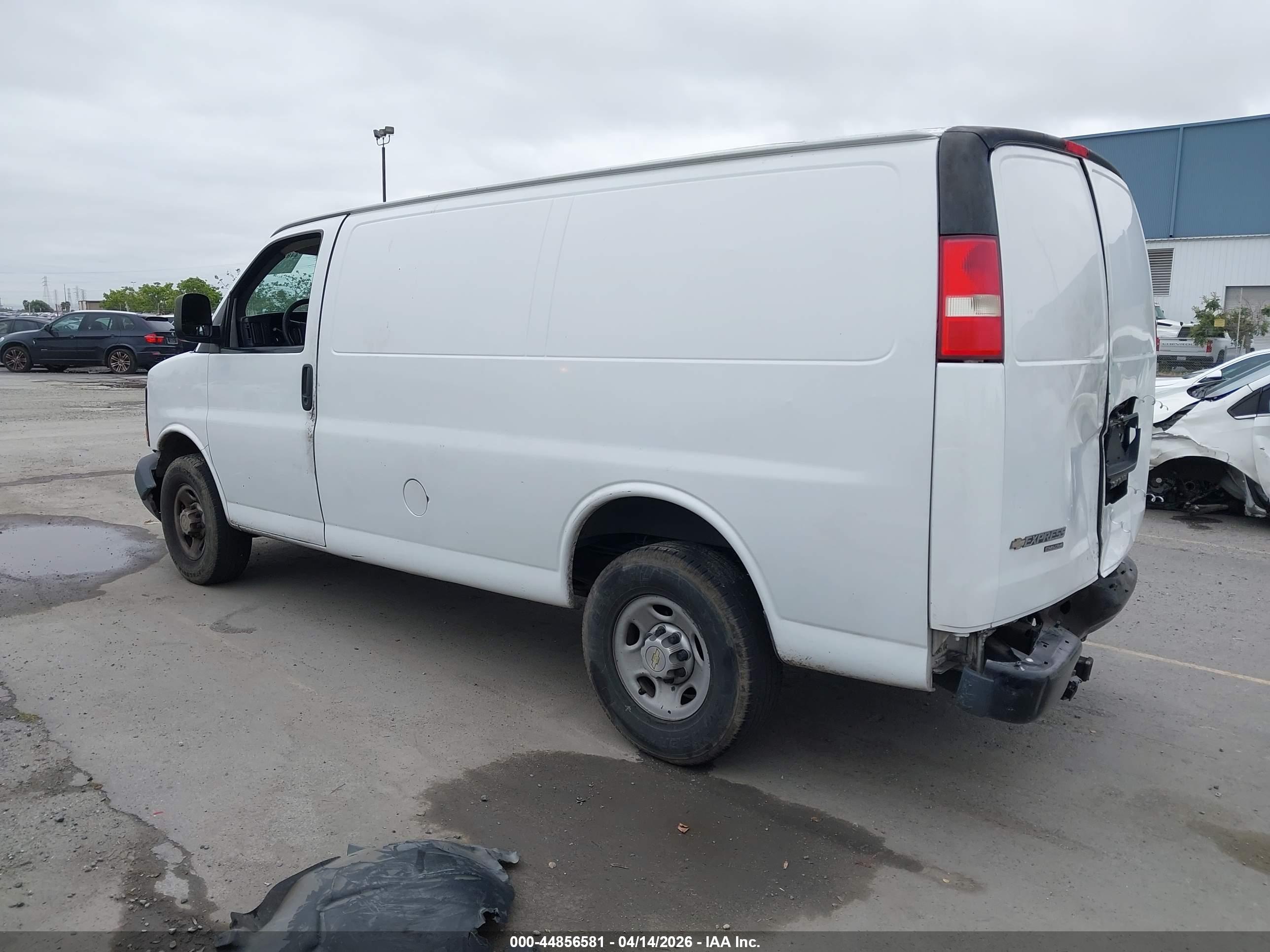 CHEVROLET EXPRESS image 3