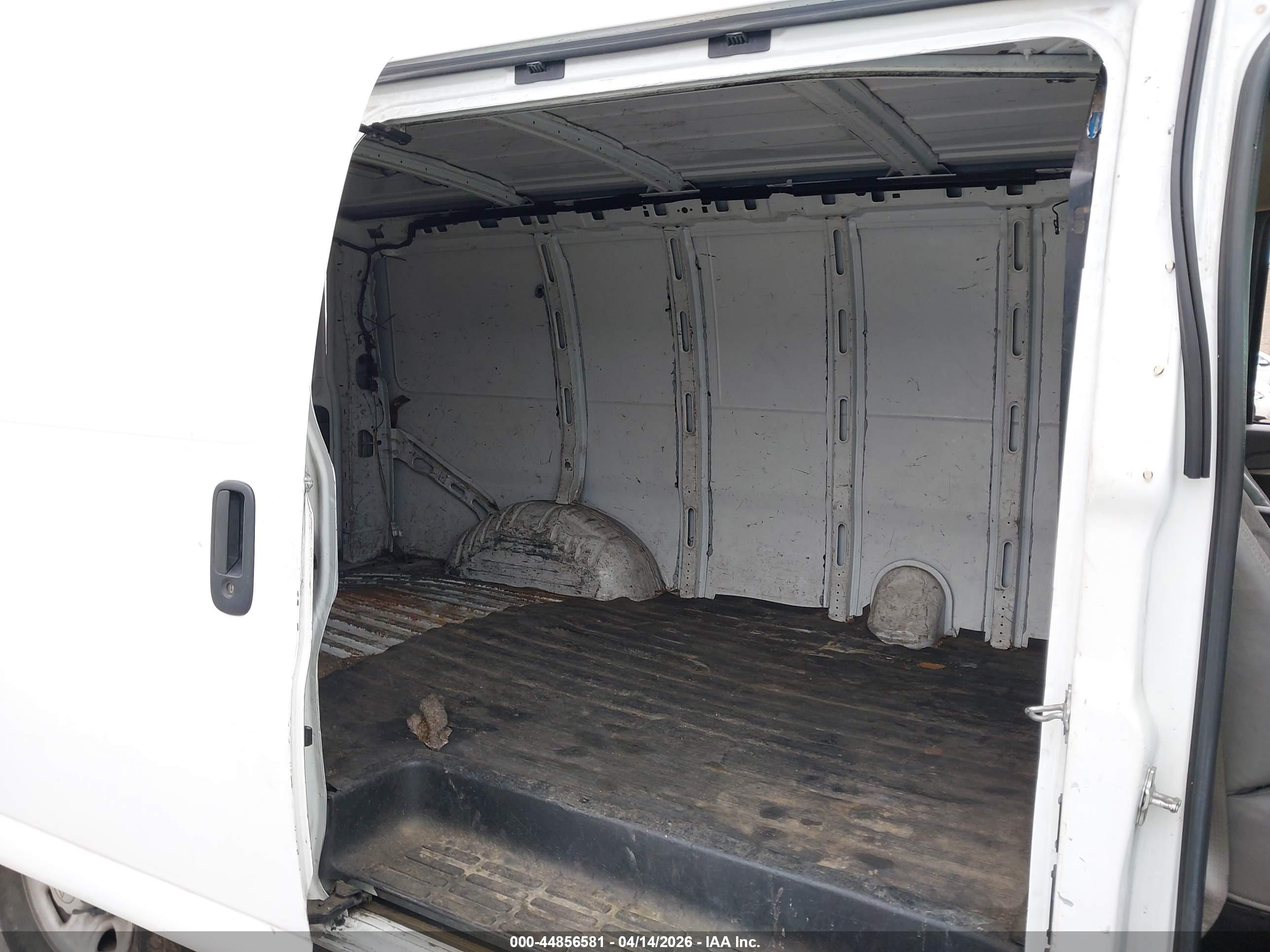 CHEVROLET EXPRESS image 8