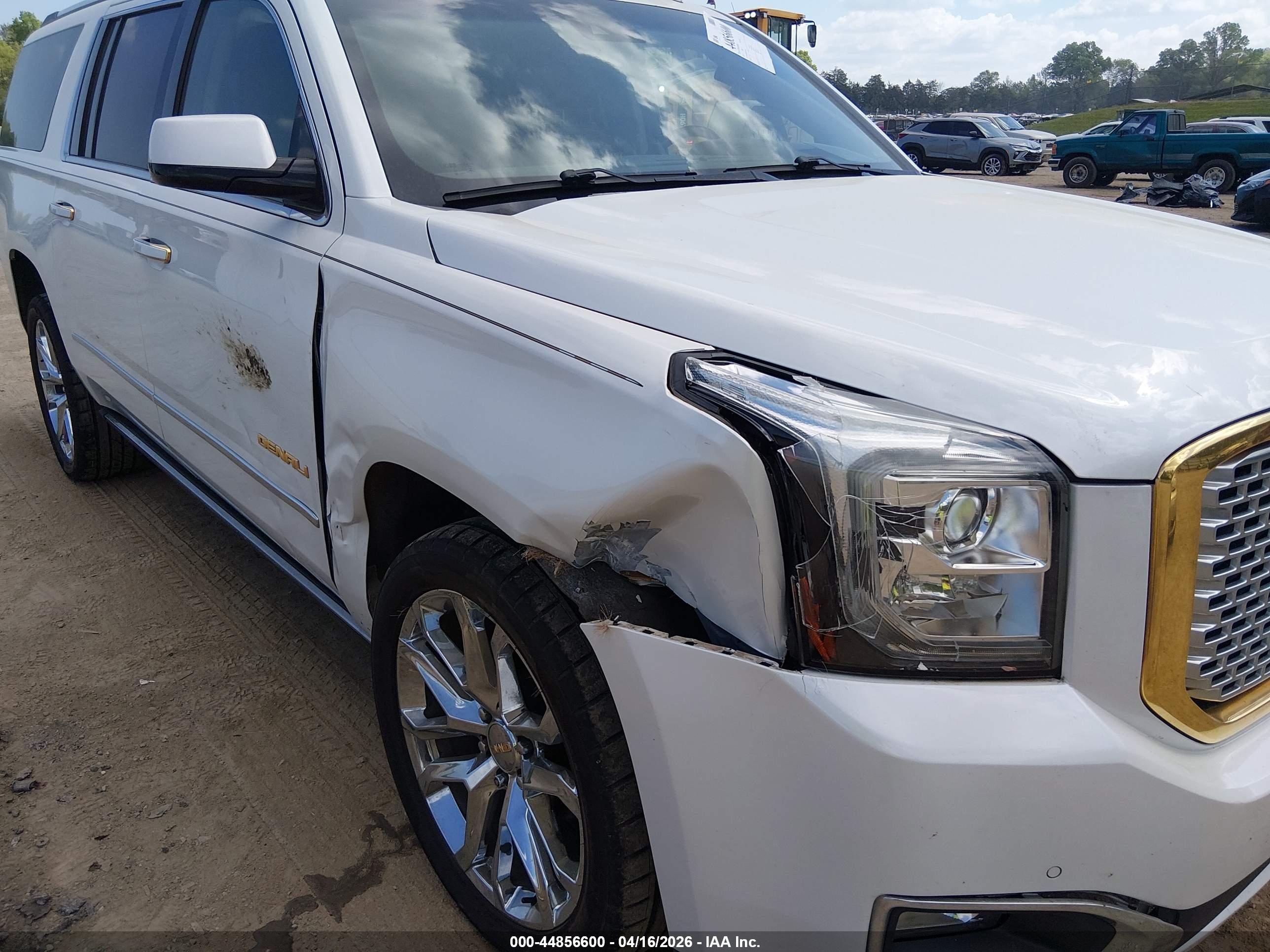 GMC YUKON image 6