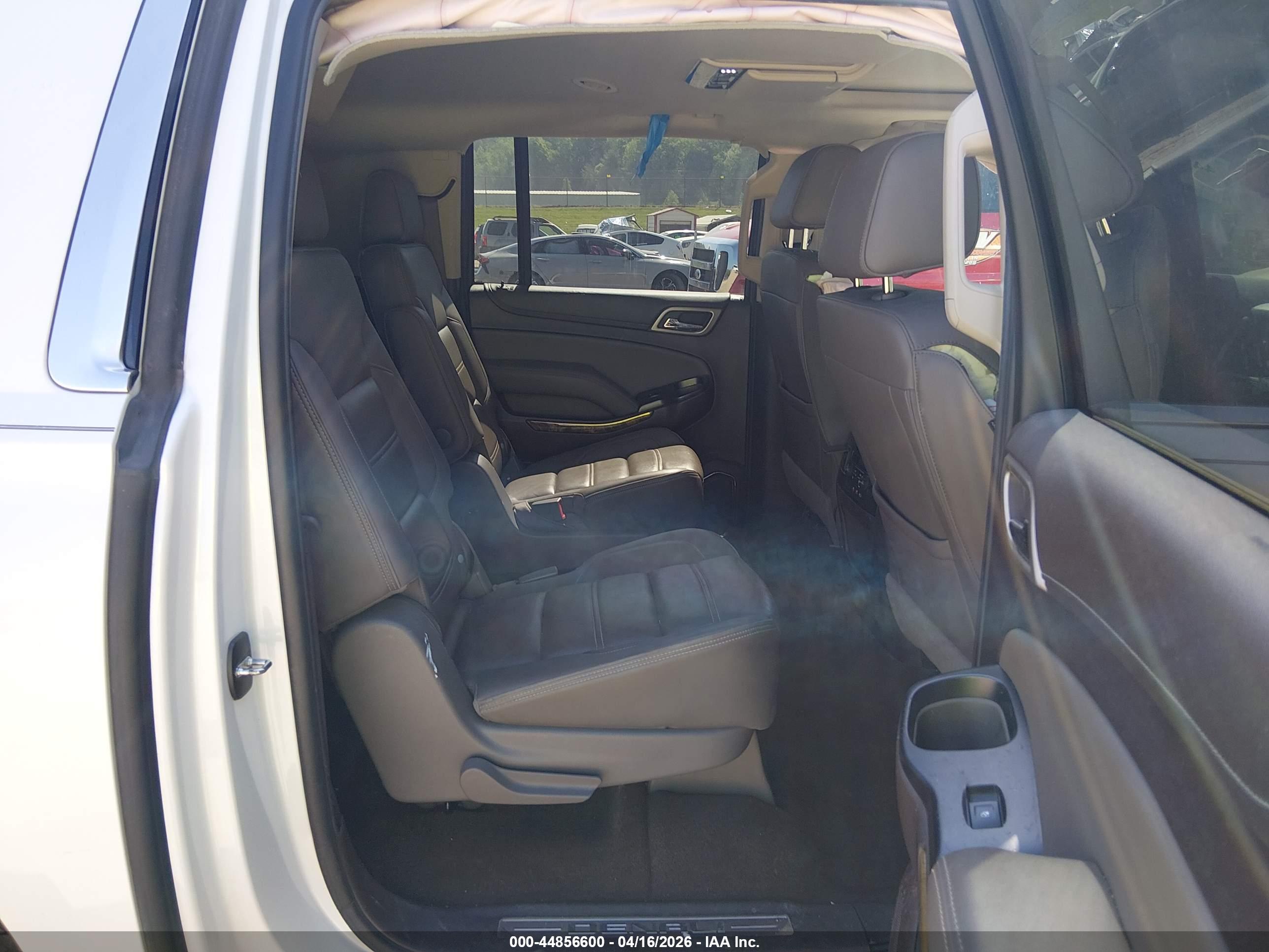 GMC YUKON image 8