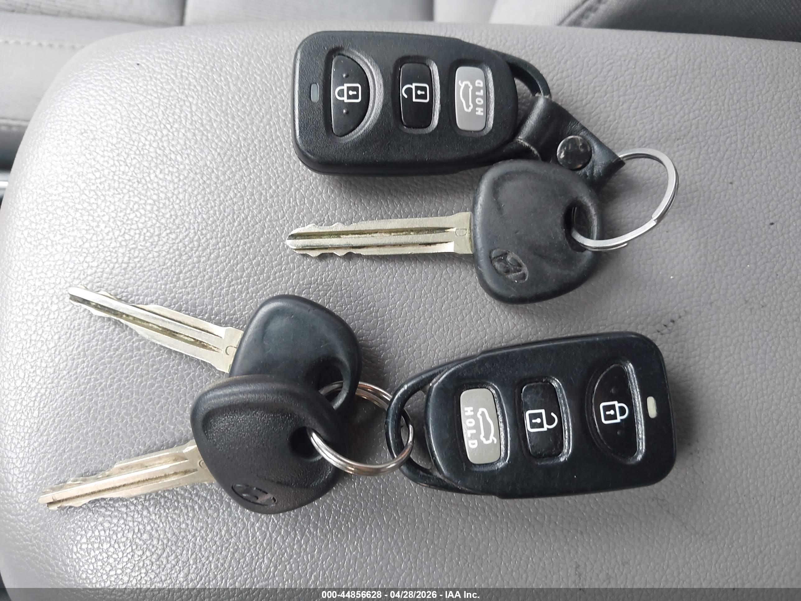 HYUNDAI ELANTRA image 11