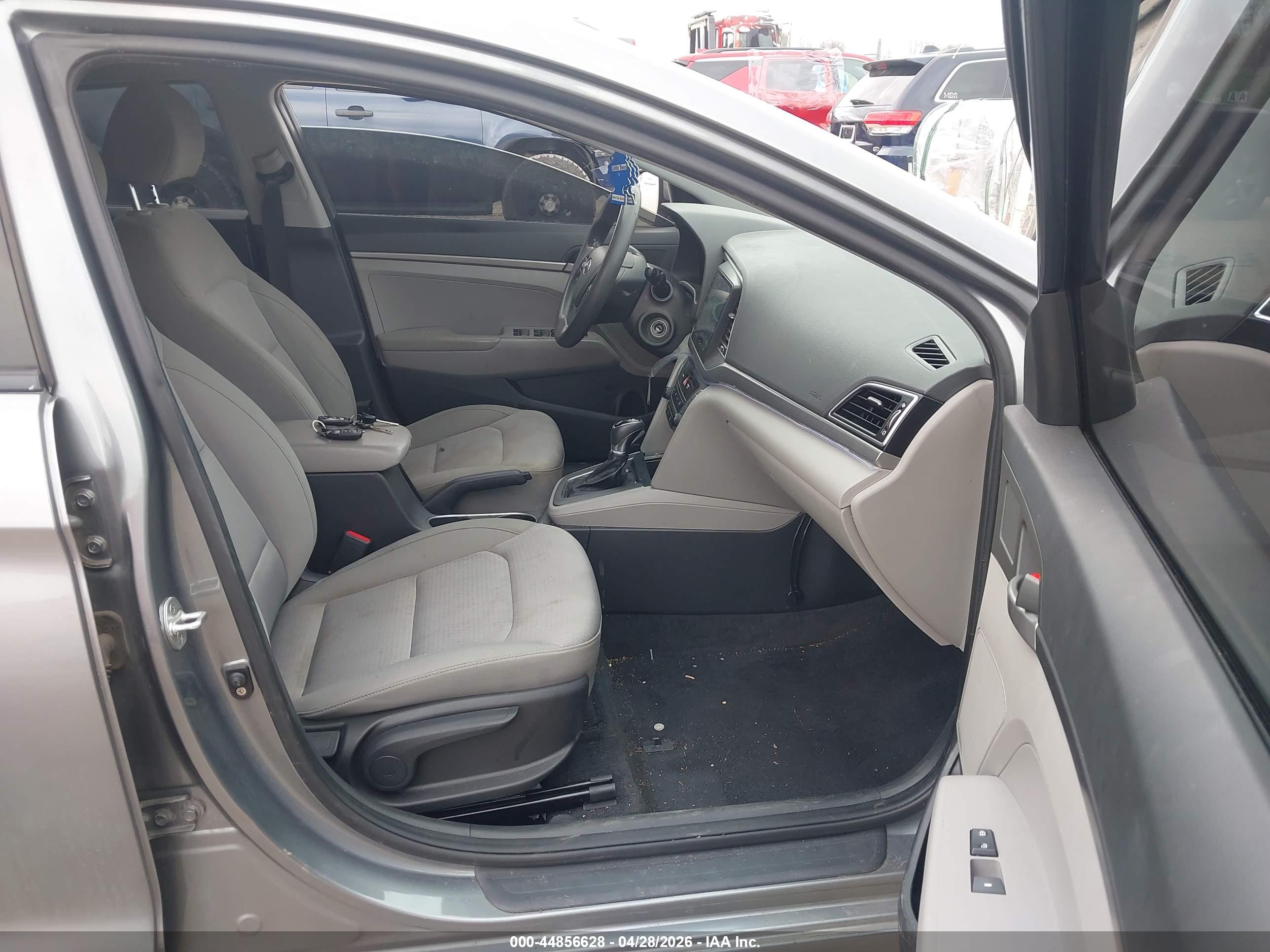 HYUNDAI ELANTRA image 5