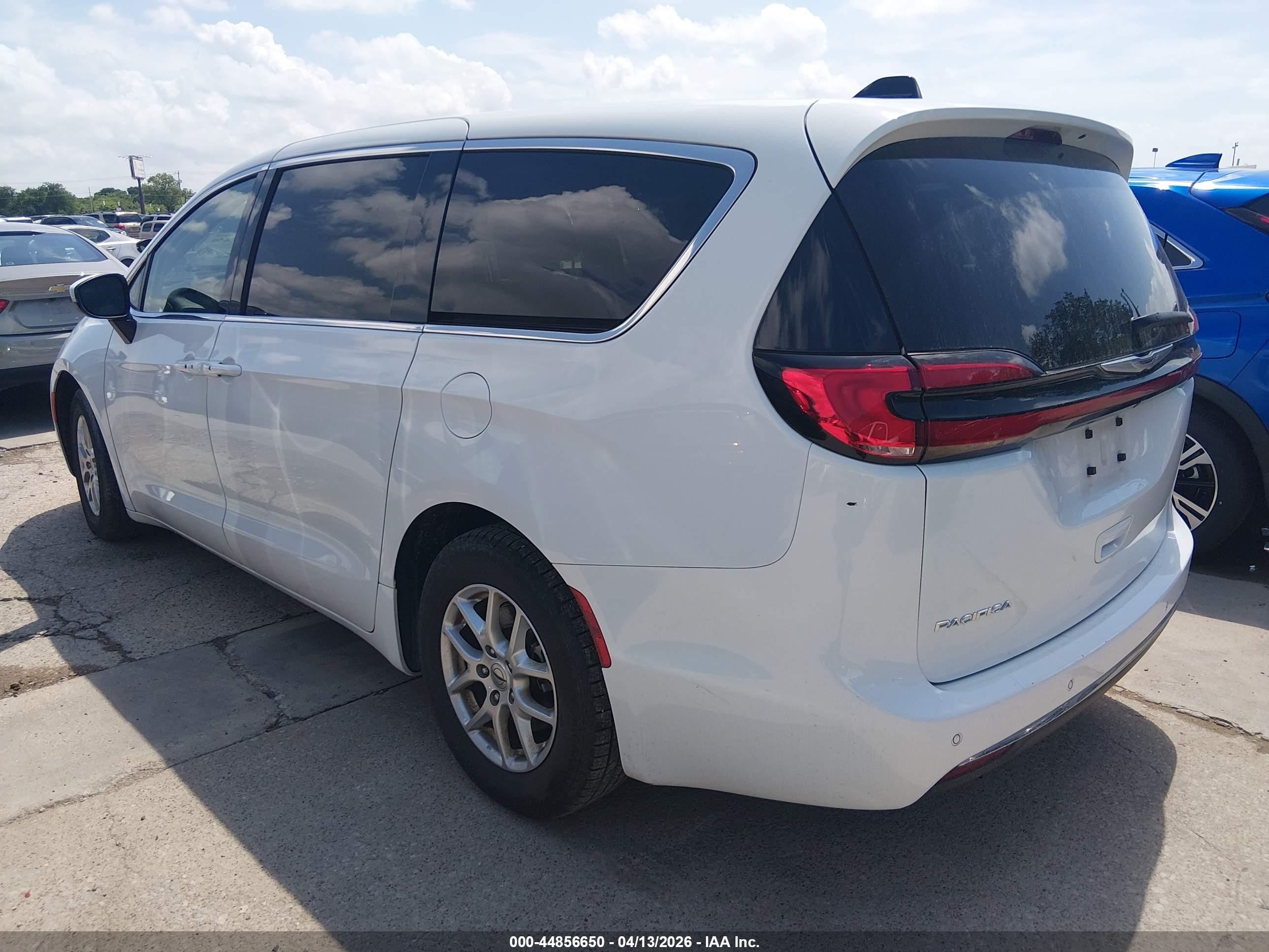 CHRYSLER PACIFICA image 3