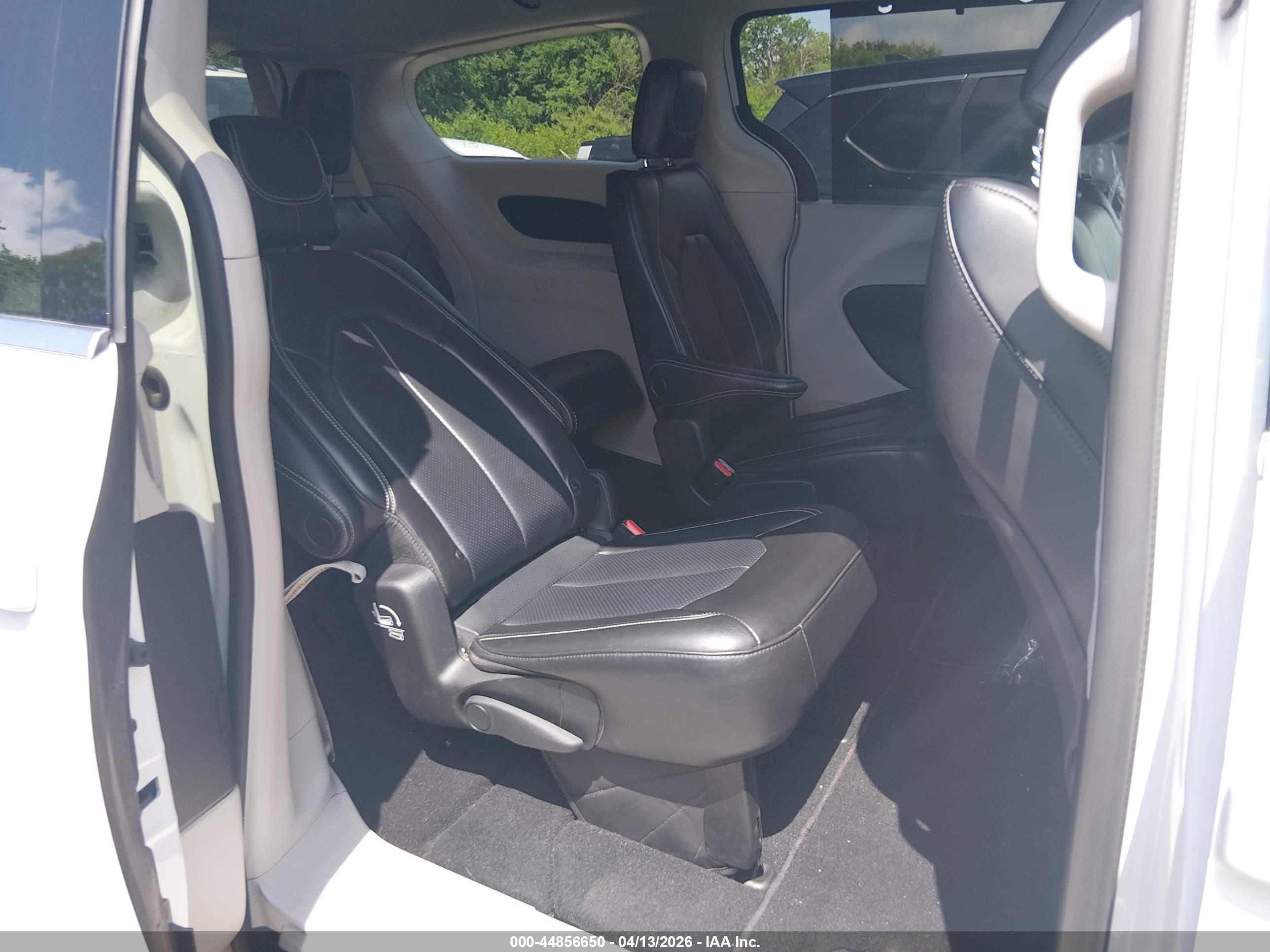 CHRYSLER PACIFICA image 8