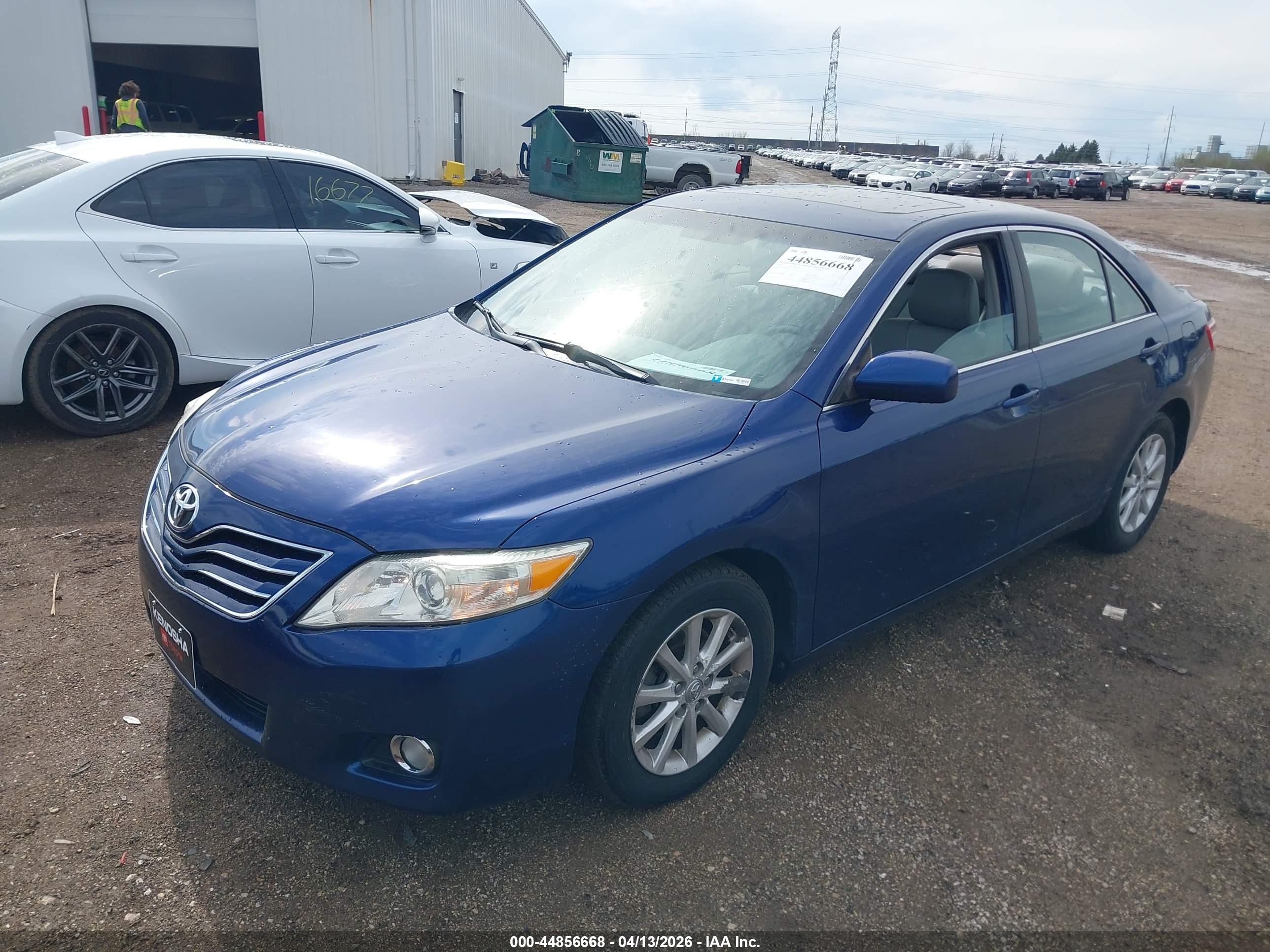 TOYOTA CAMRY image 2
