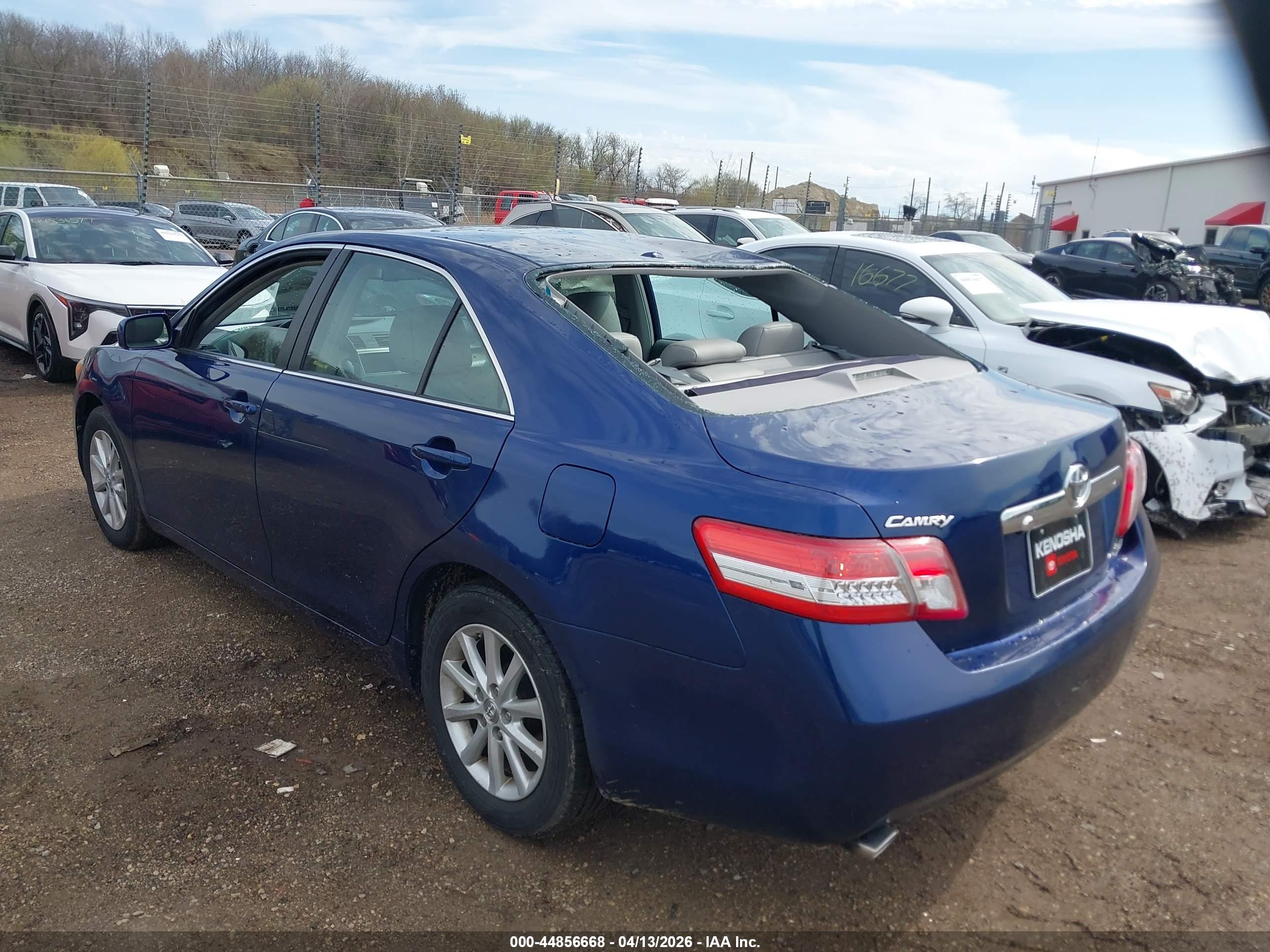 TOYOTA CAMRY image 3