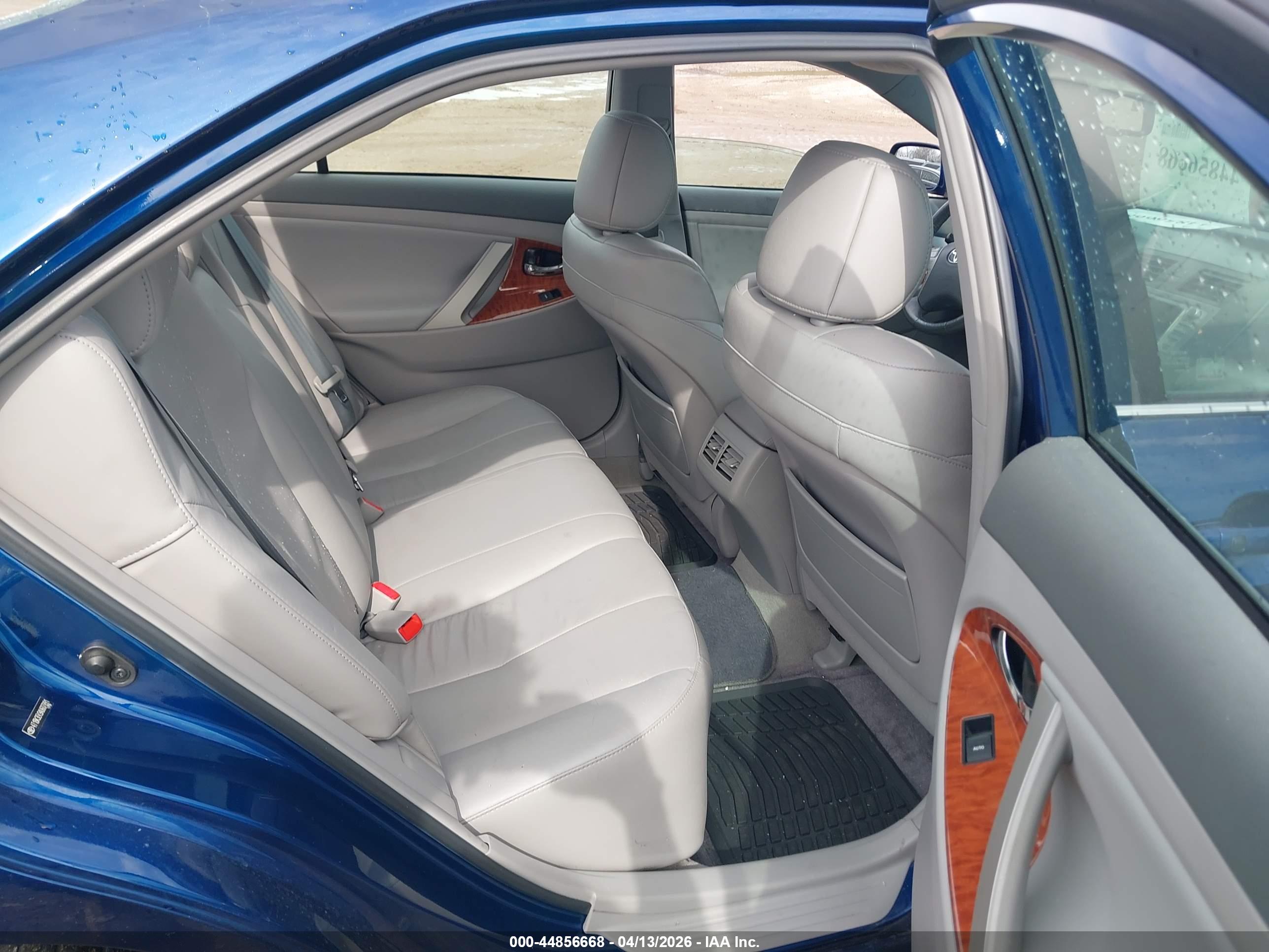 TOYOTA CAMRY image 8