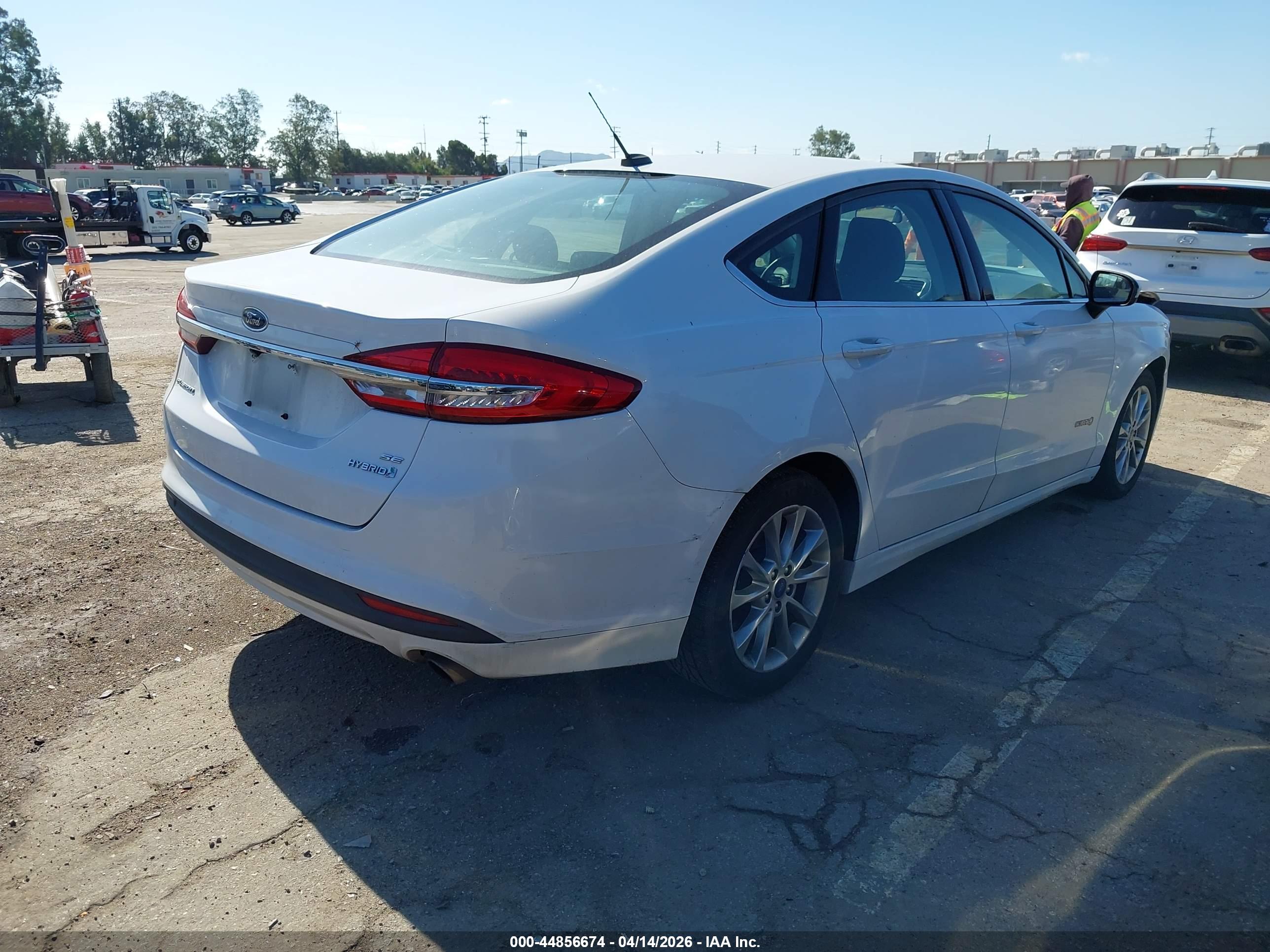 FORD FUSION image 4