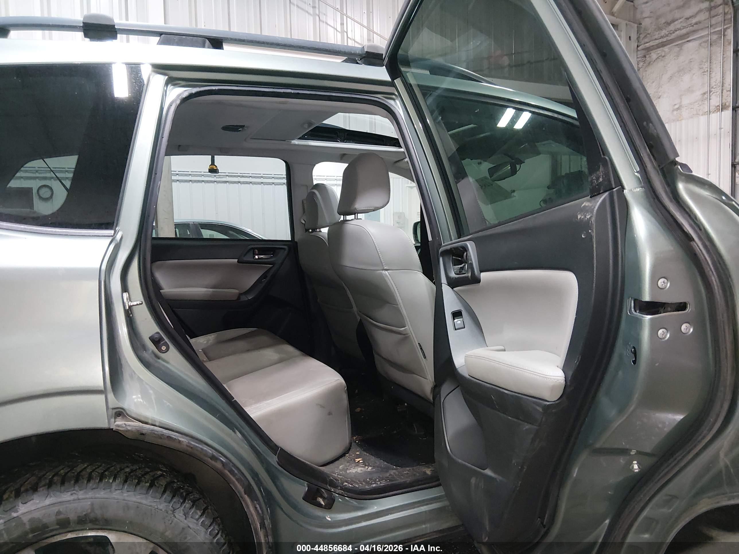 SUBARU FORESTER image 8