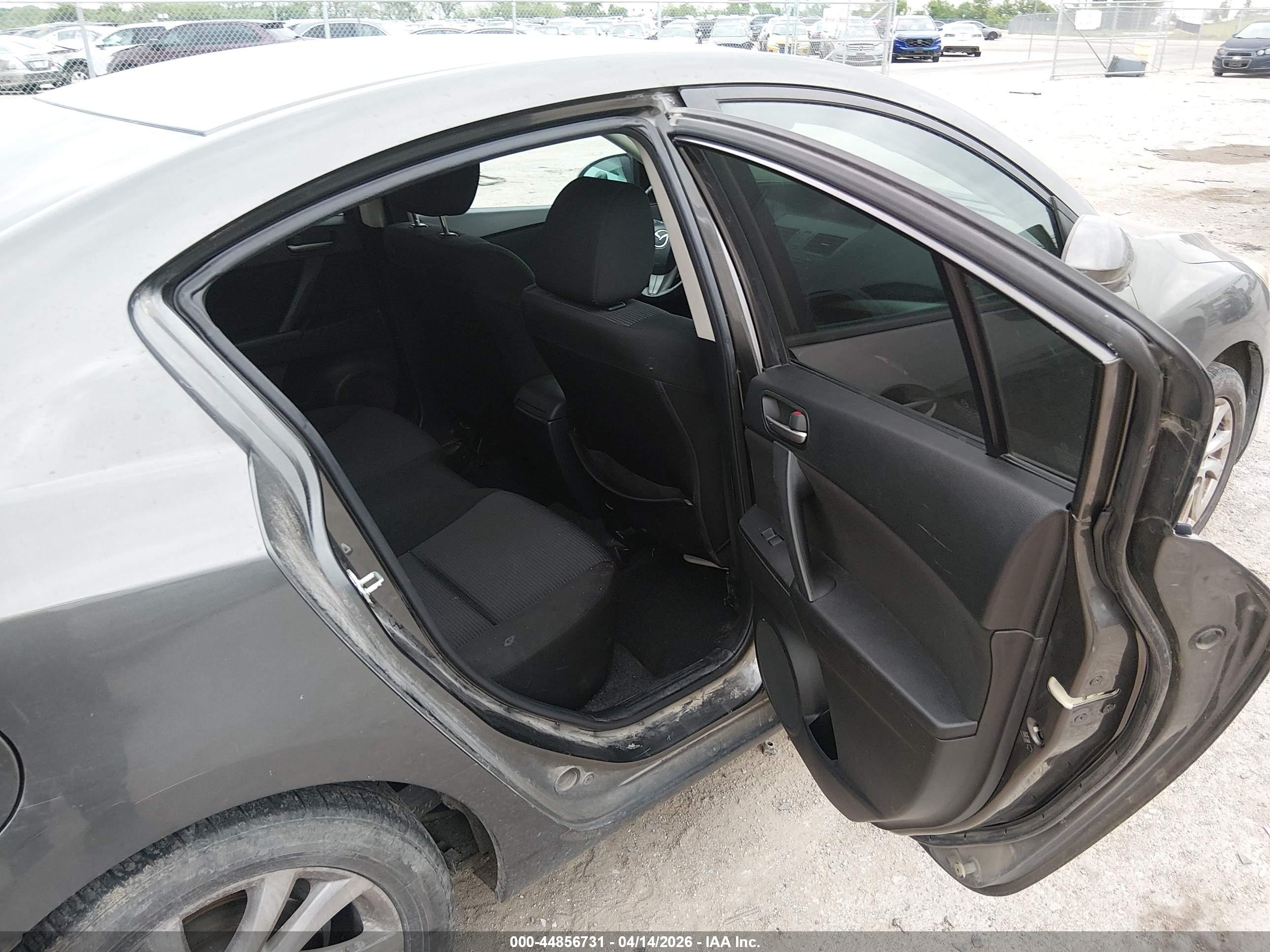 MAZDA MAZDA3 image 8