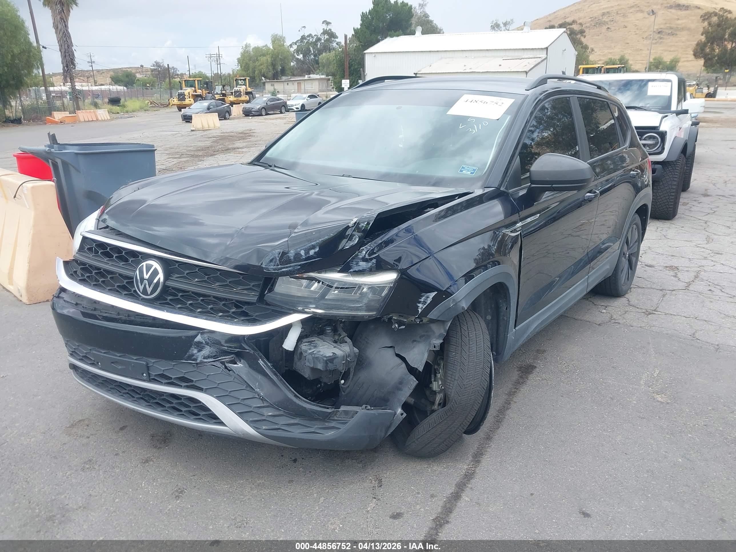 VOLKSWAGEN TAOS image 2
