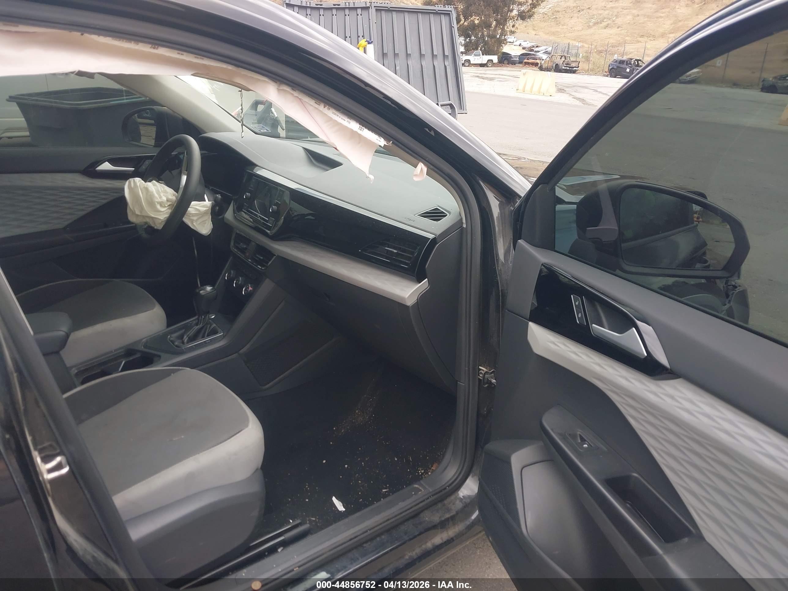 VOLKSWAGEN TAOS image 5