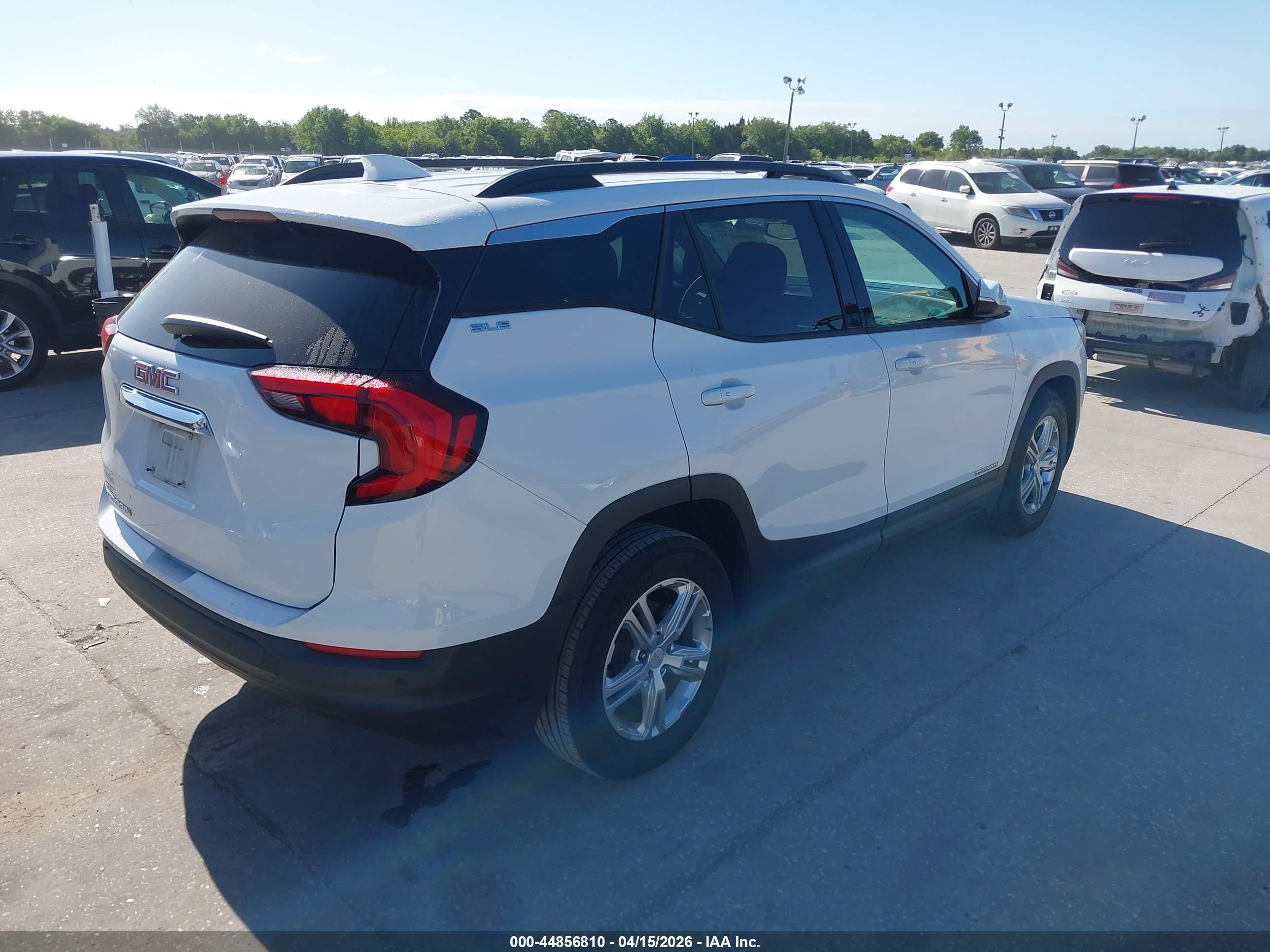 GMC TERRAIN image 4