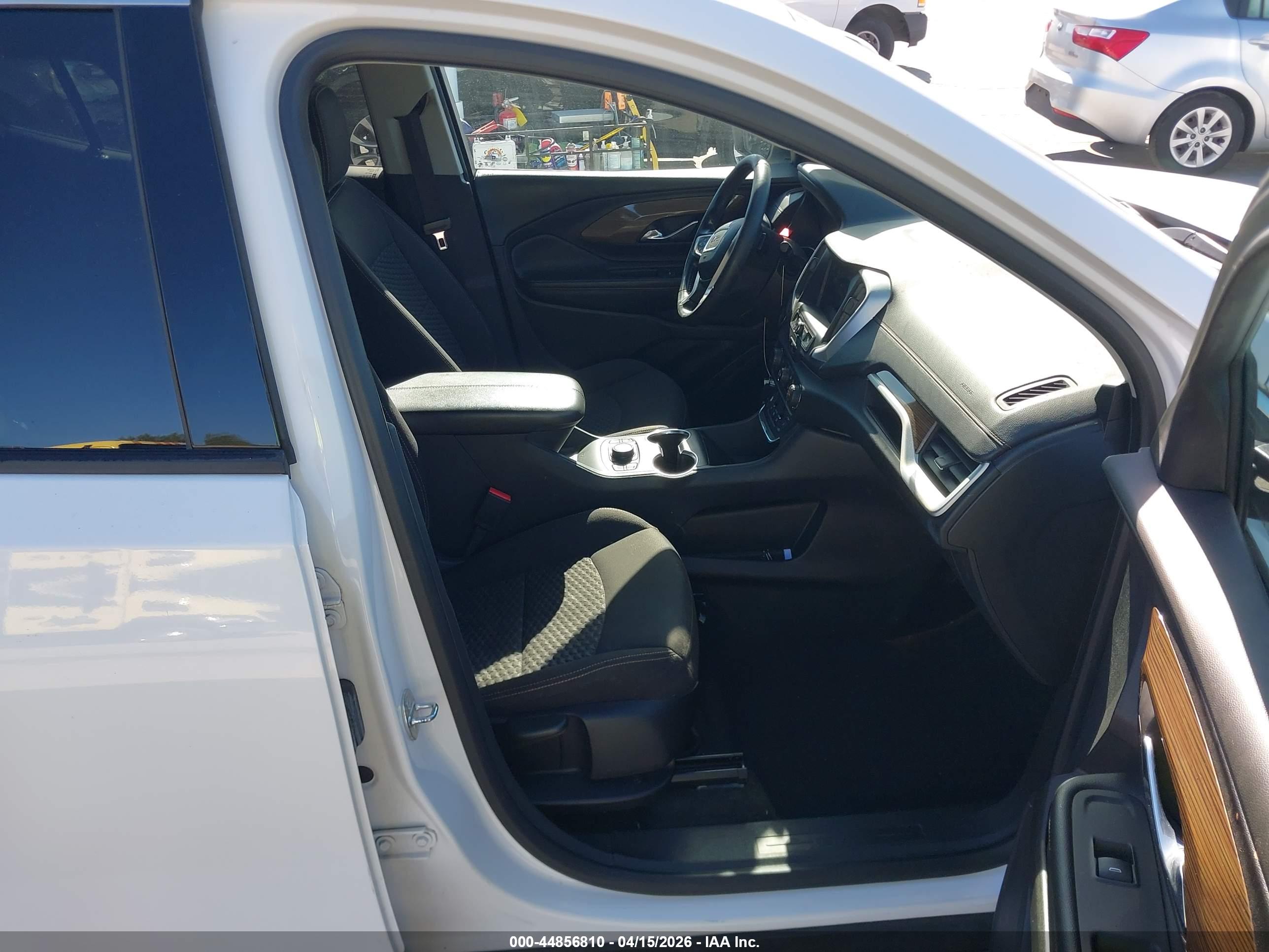 GMC TERRAIN image 5
