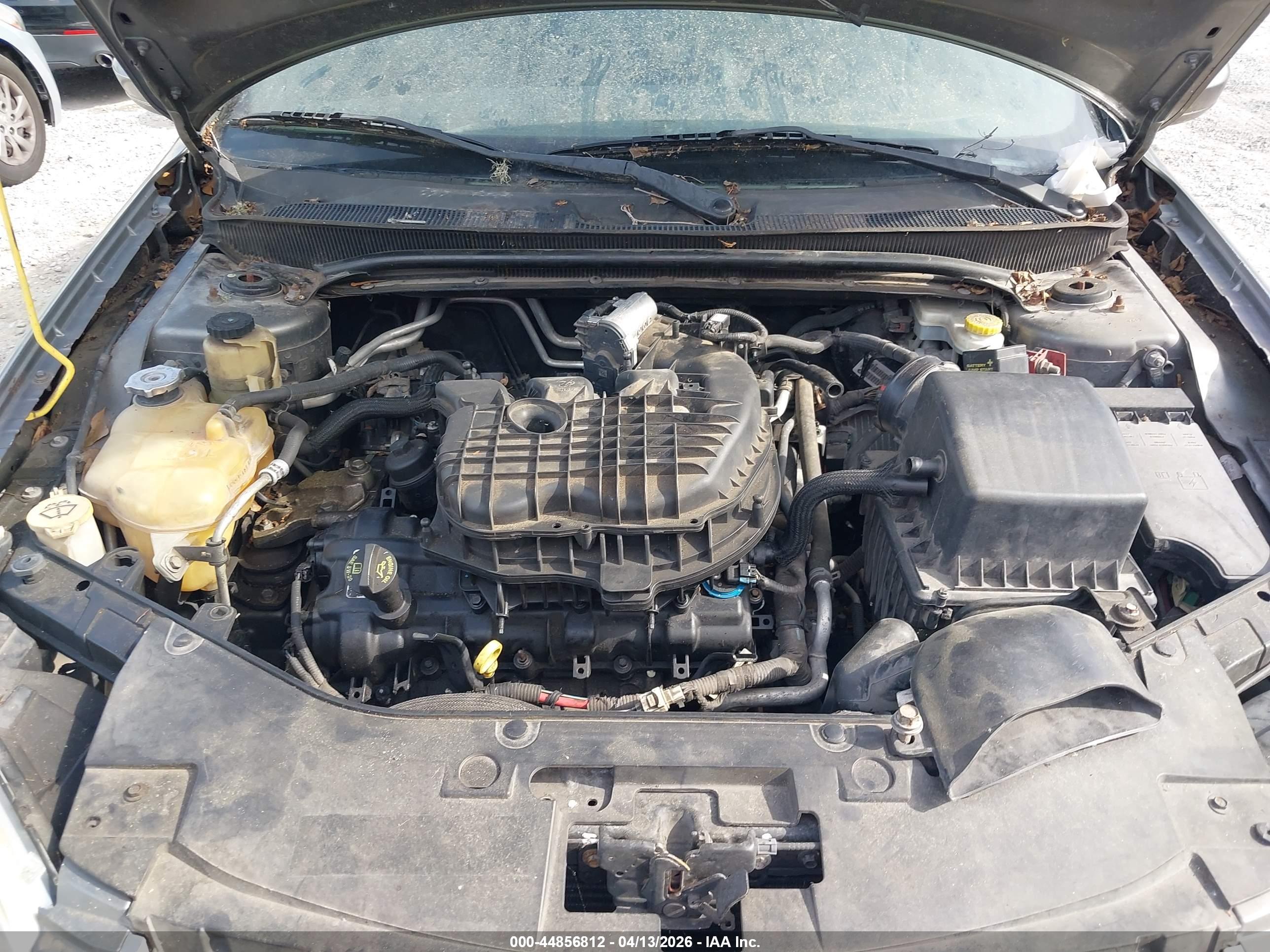 CHRYSLER 200 image 10