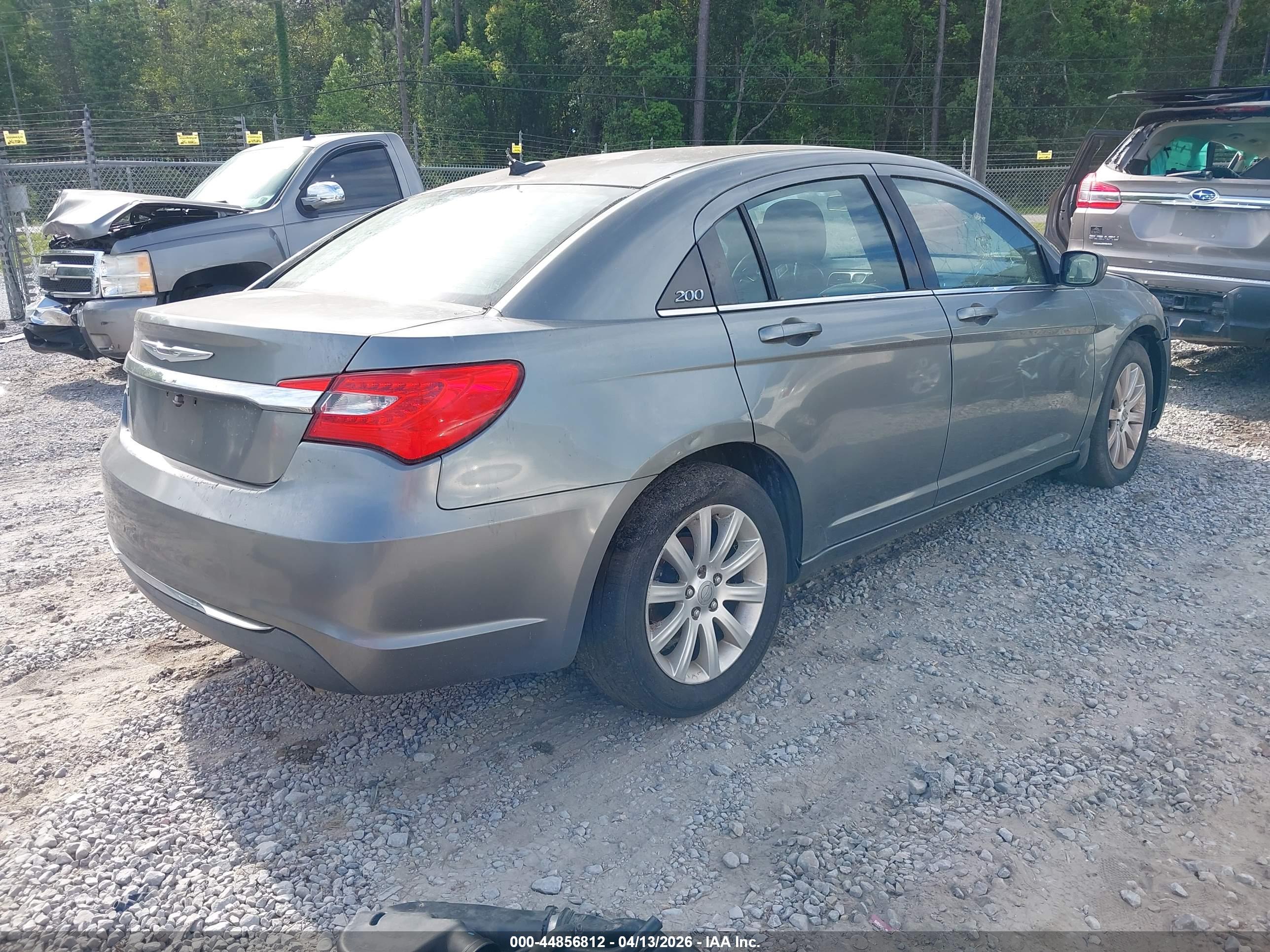 CHRYSLER 200 image 4