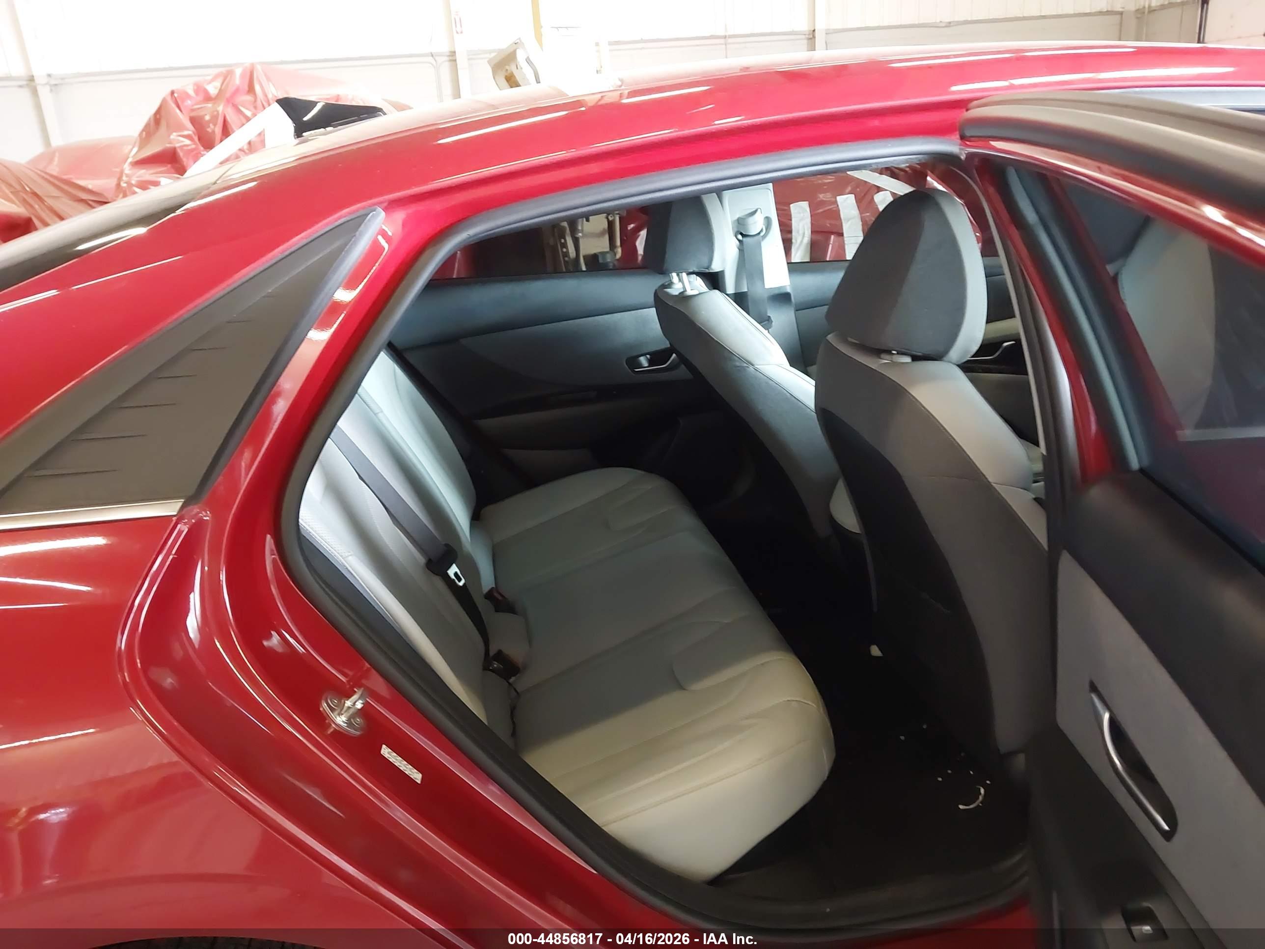 HYUNDAI ELANTRA image 8