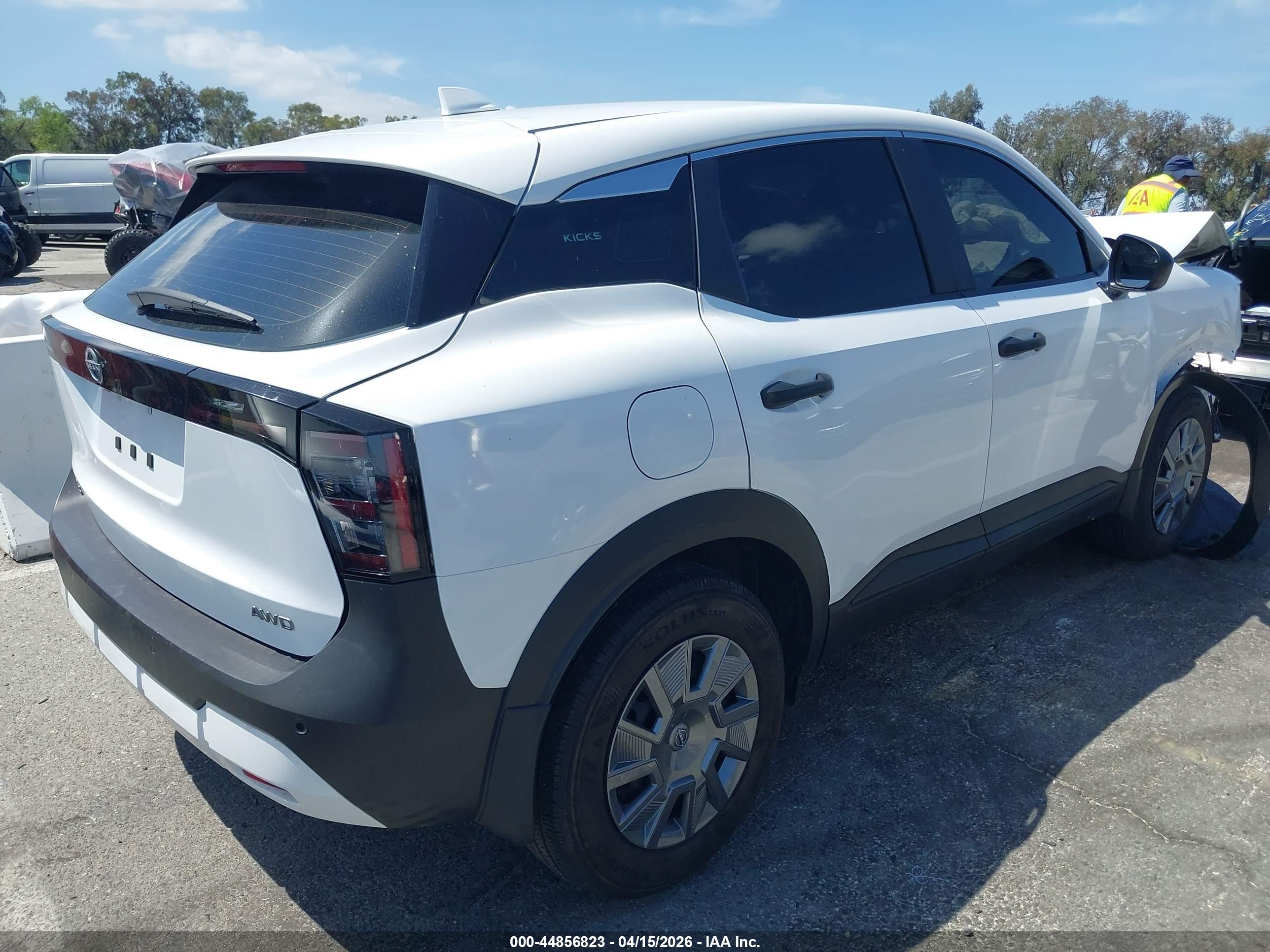 NISSAN KICKS image 4