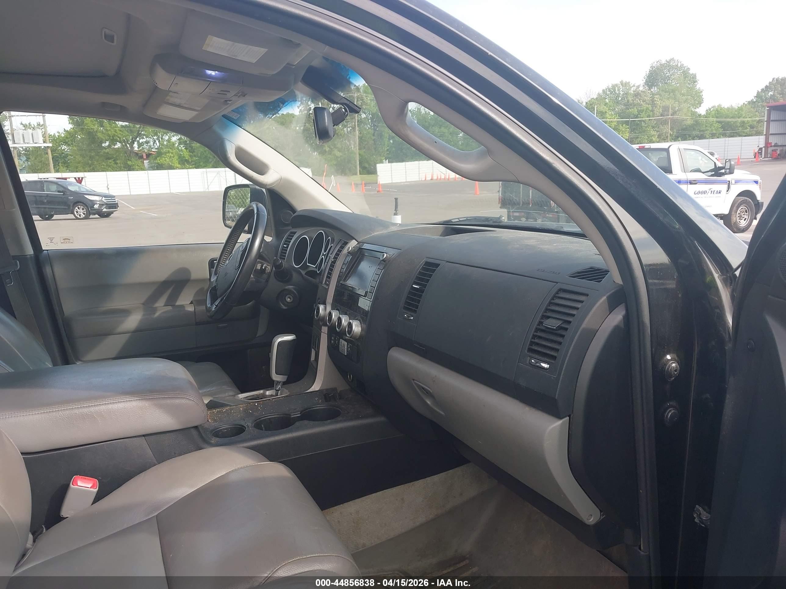 TOYOTA SEQUOIA image 5