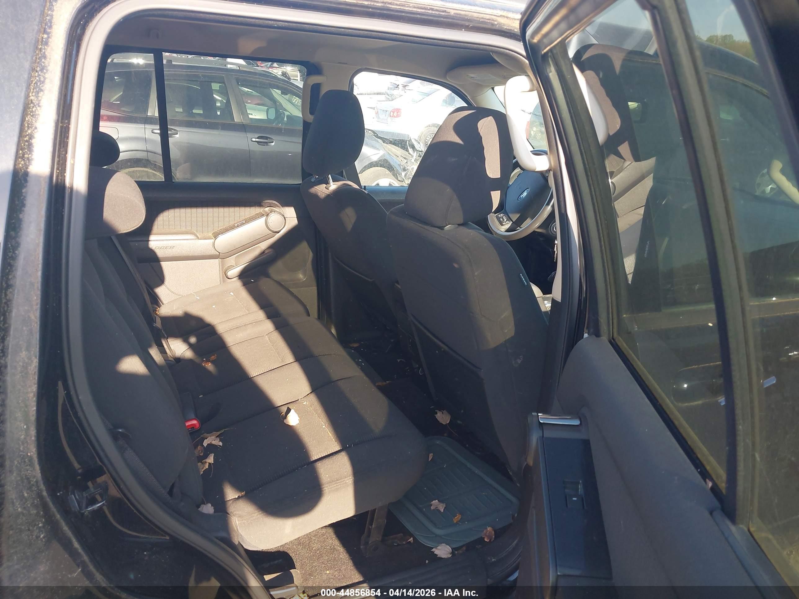 FORD EXPLORER image 8