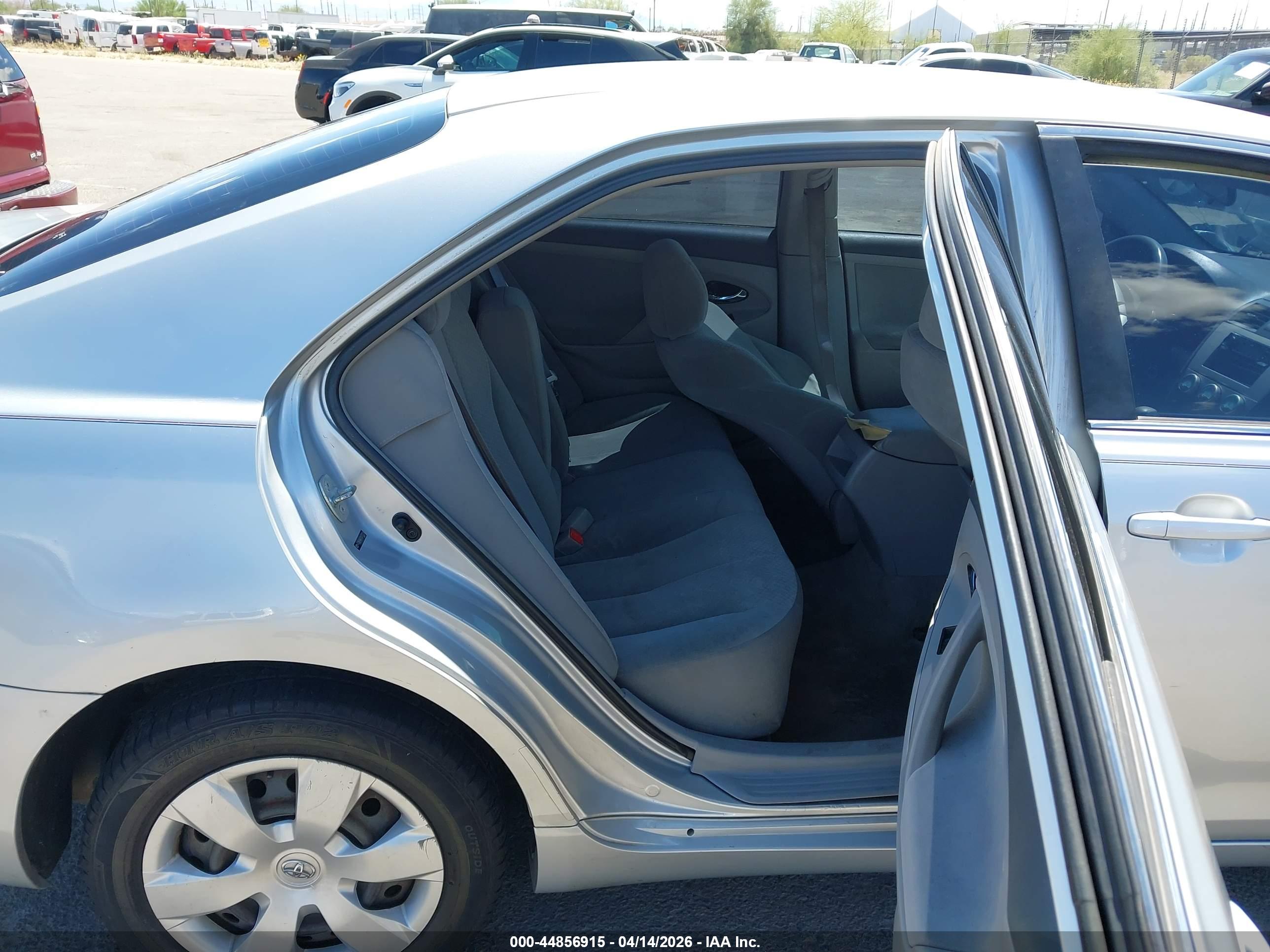 TOYOTA CAMRY image 8