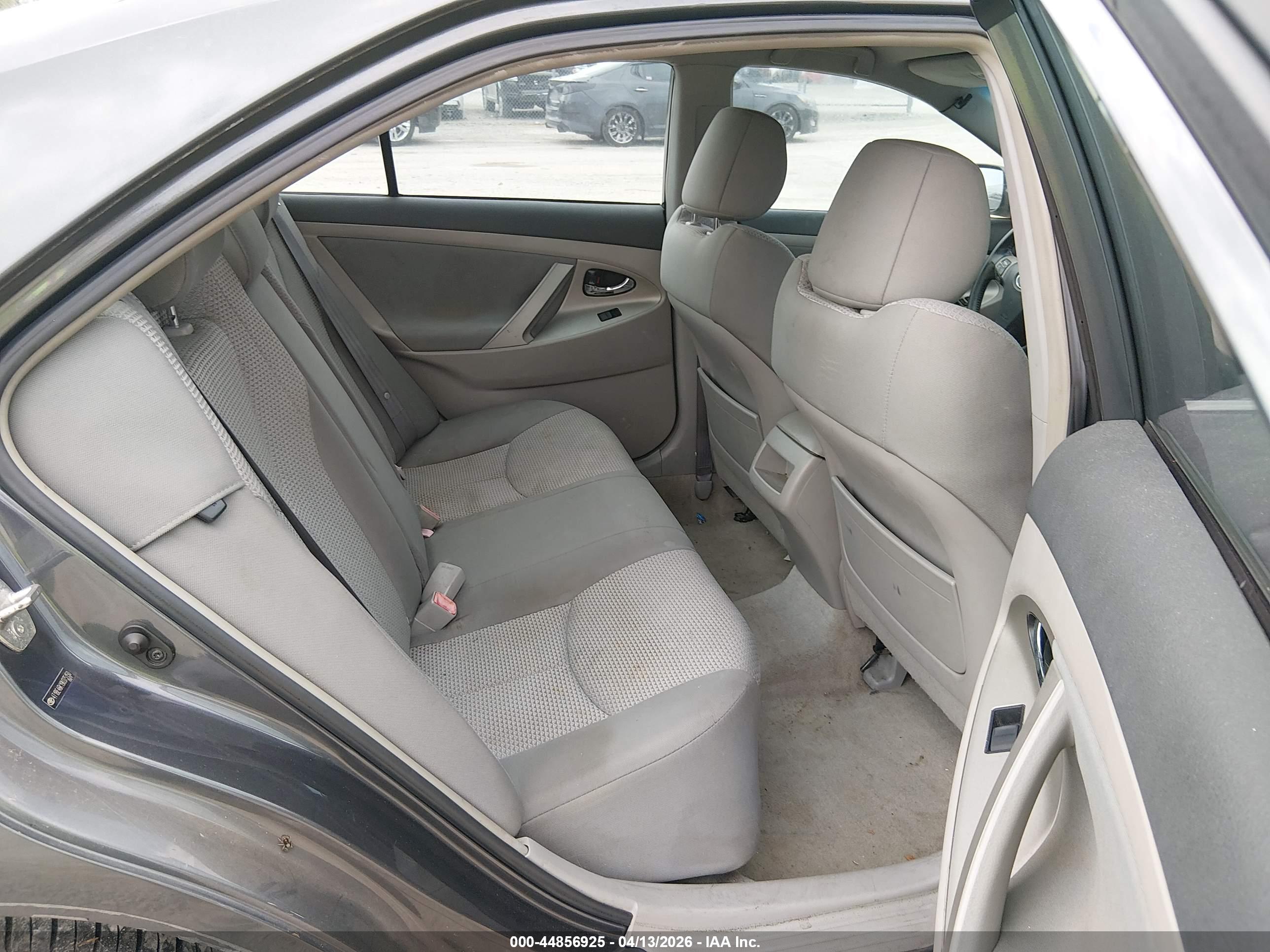 TOYOTA CAMRY image 8