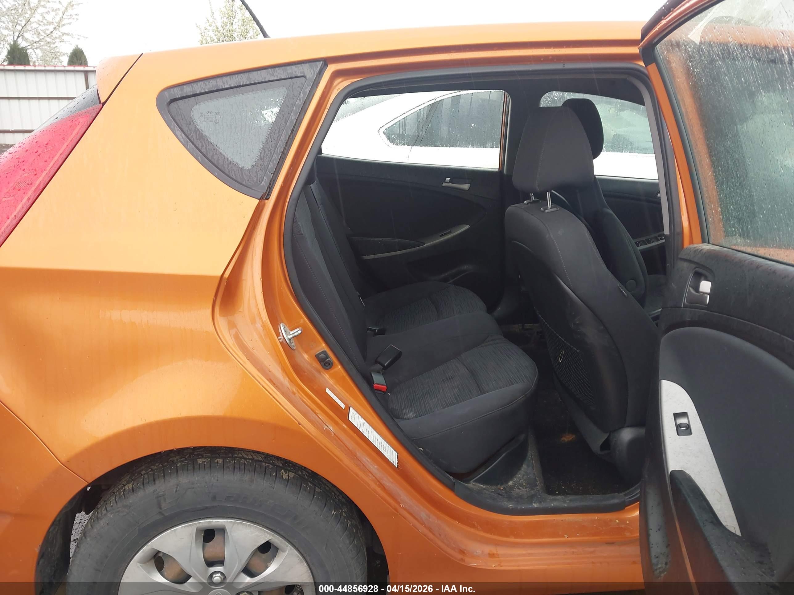 HYUNDAI ACCENT image 8