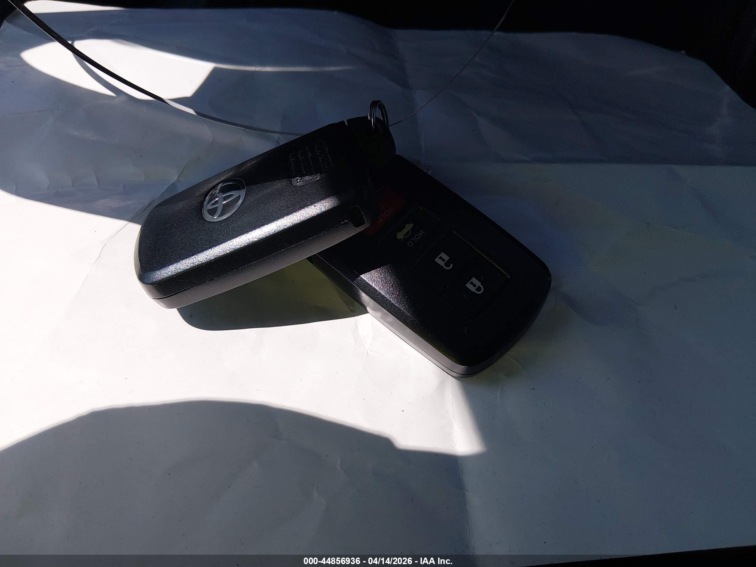 TOYOTA CAMRY image 11