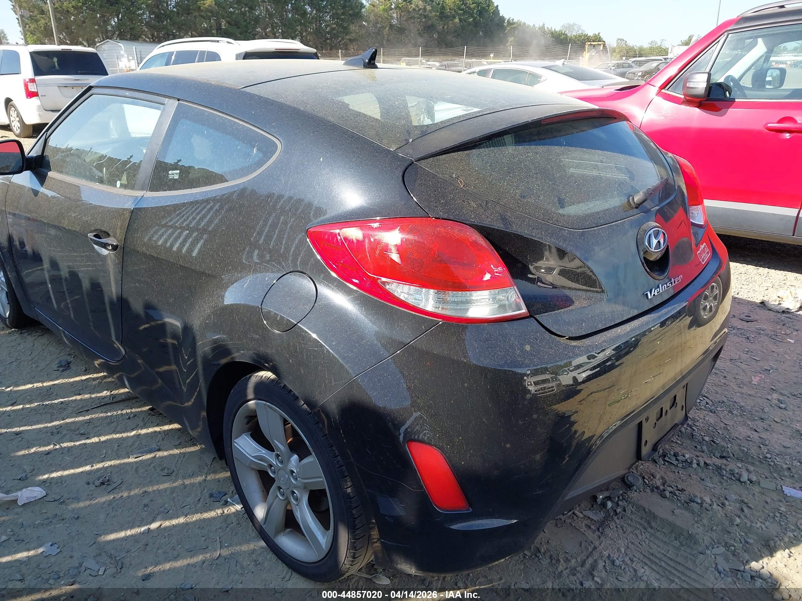 HYUNDAI VELOSTER image 3