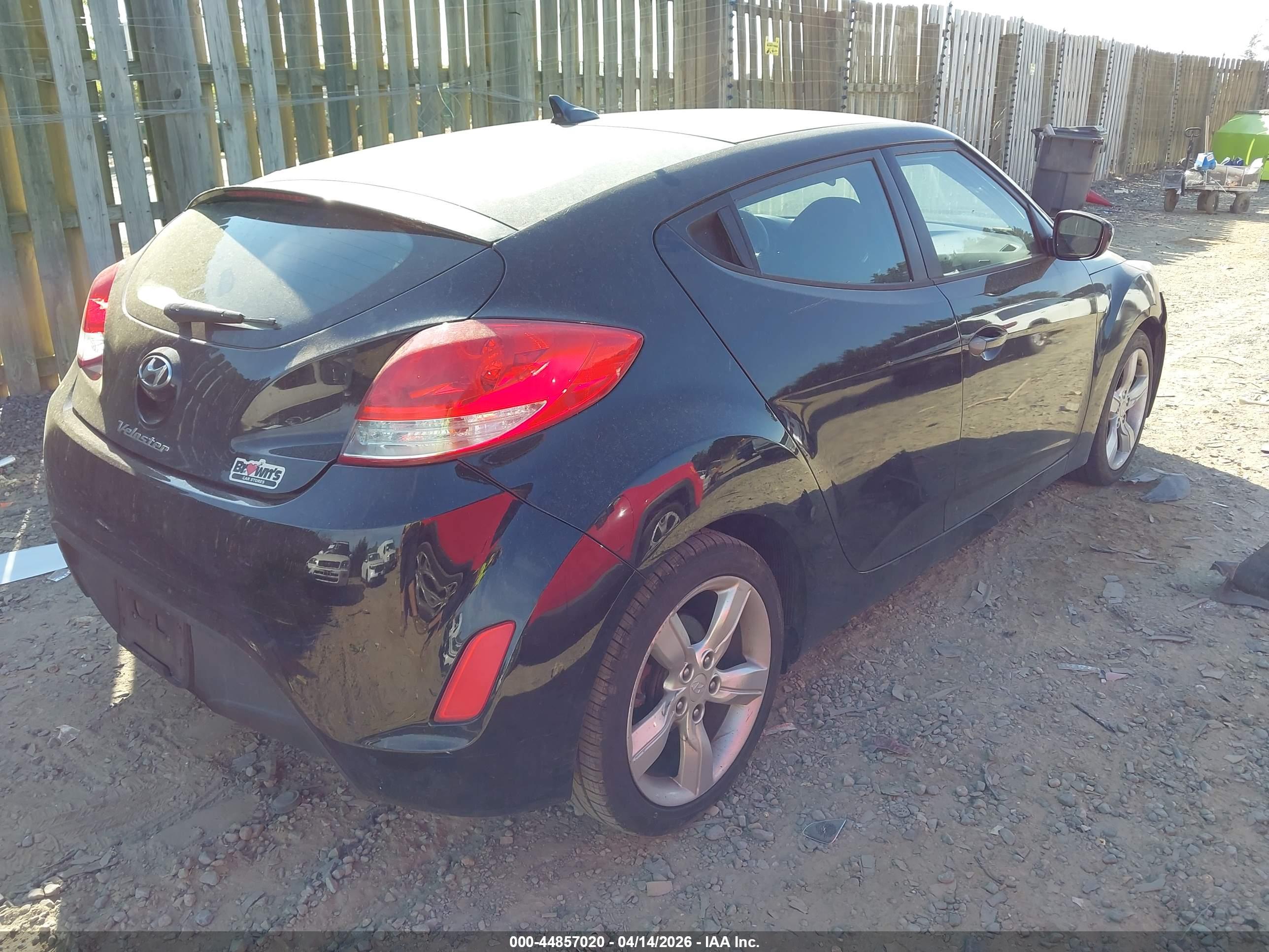 HYUNDAI VELOSTER image 4