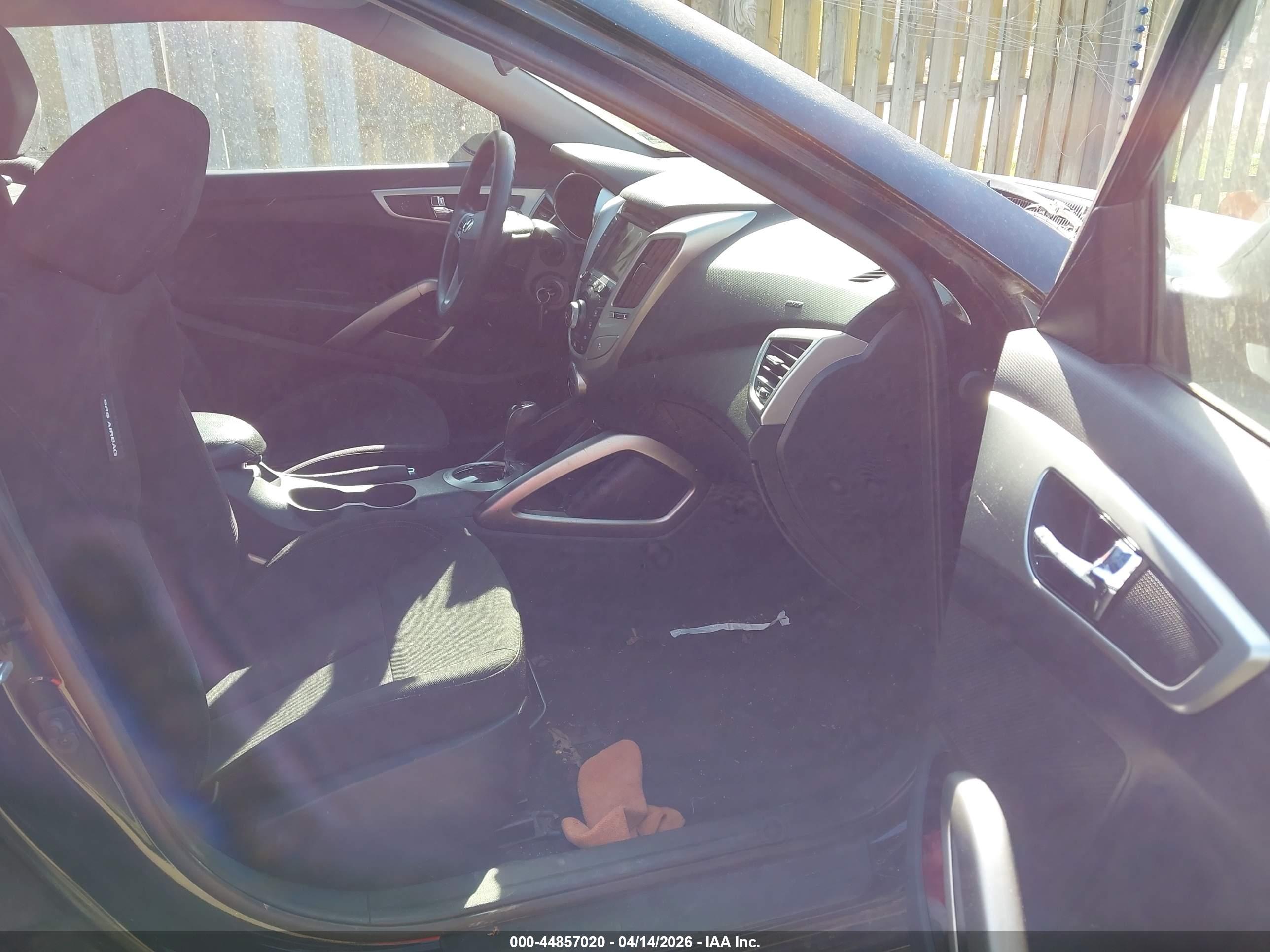 HYUNDAI VELOSTER image 5