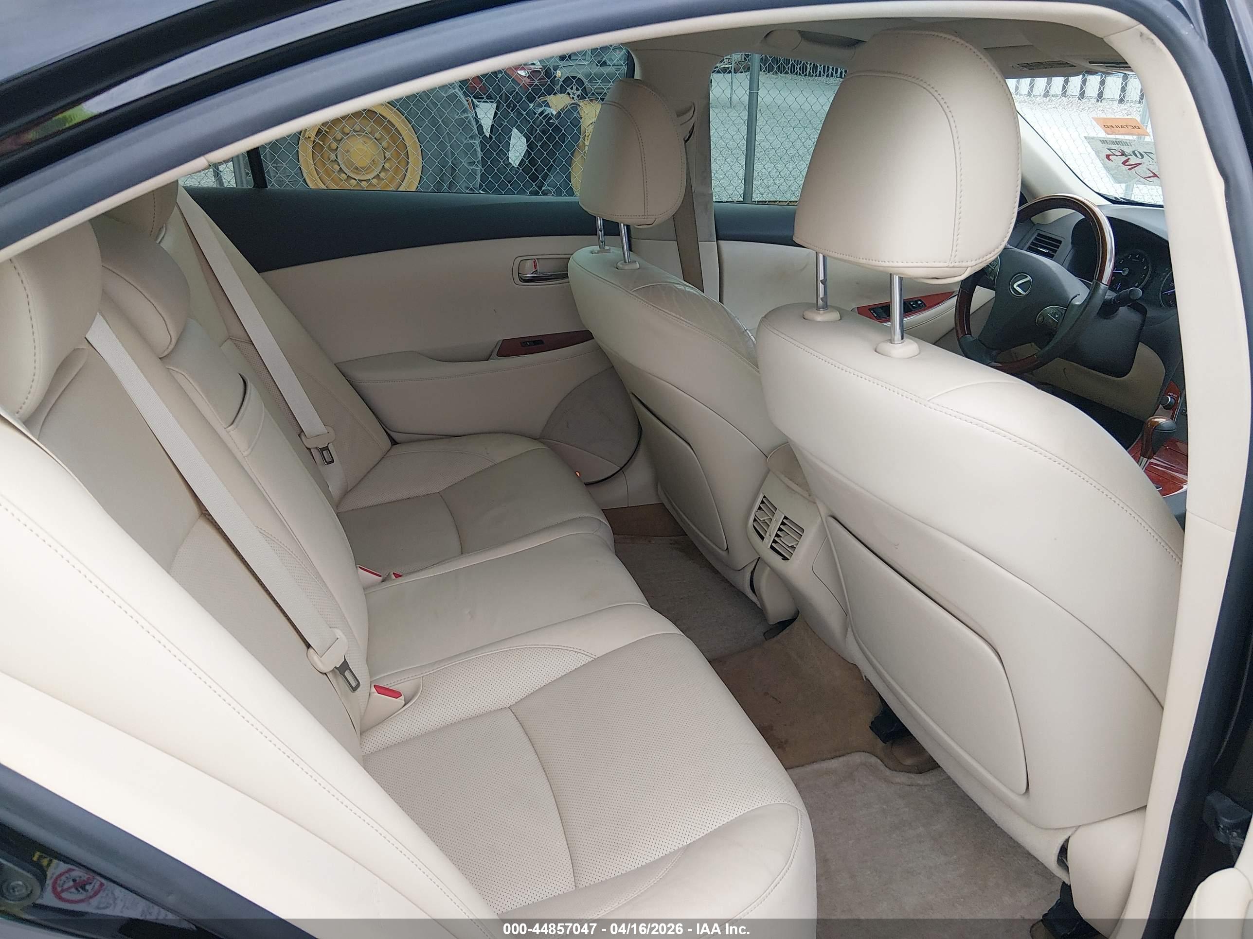 LEXUS ES image 8
