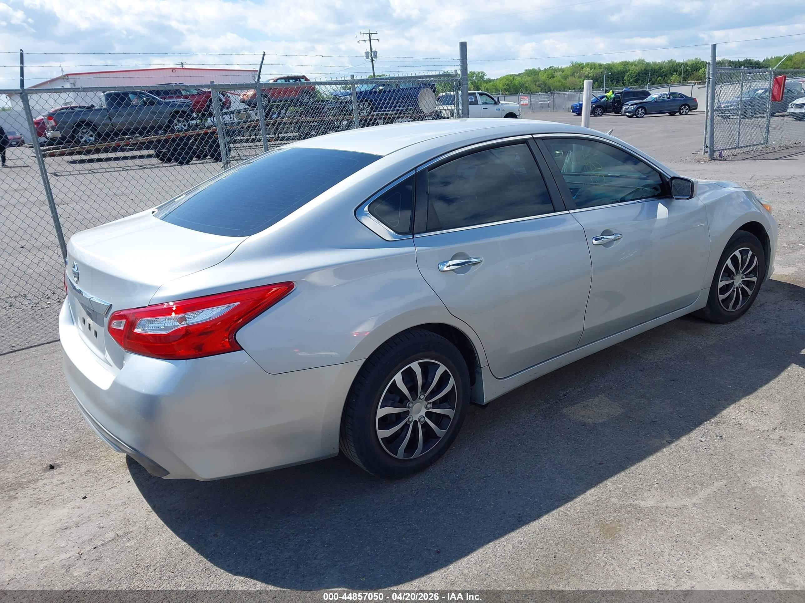 NISSAN ALTIMA image 4