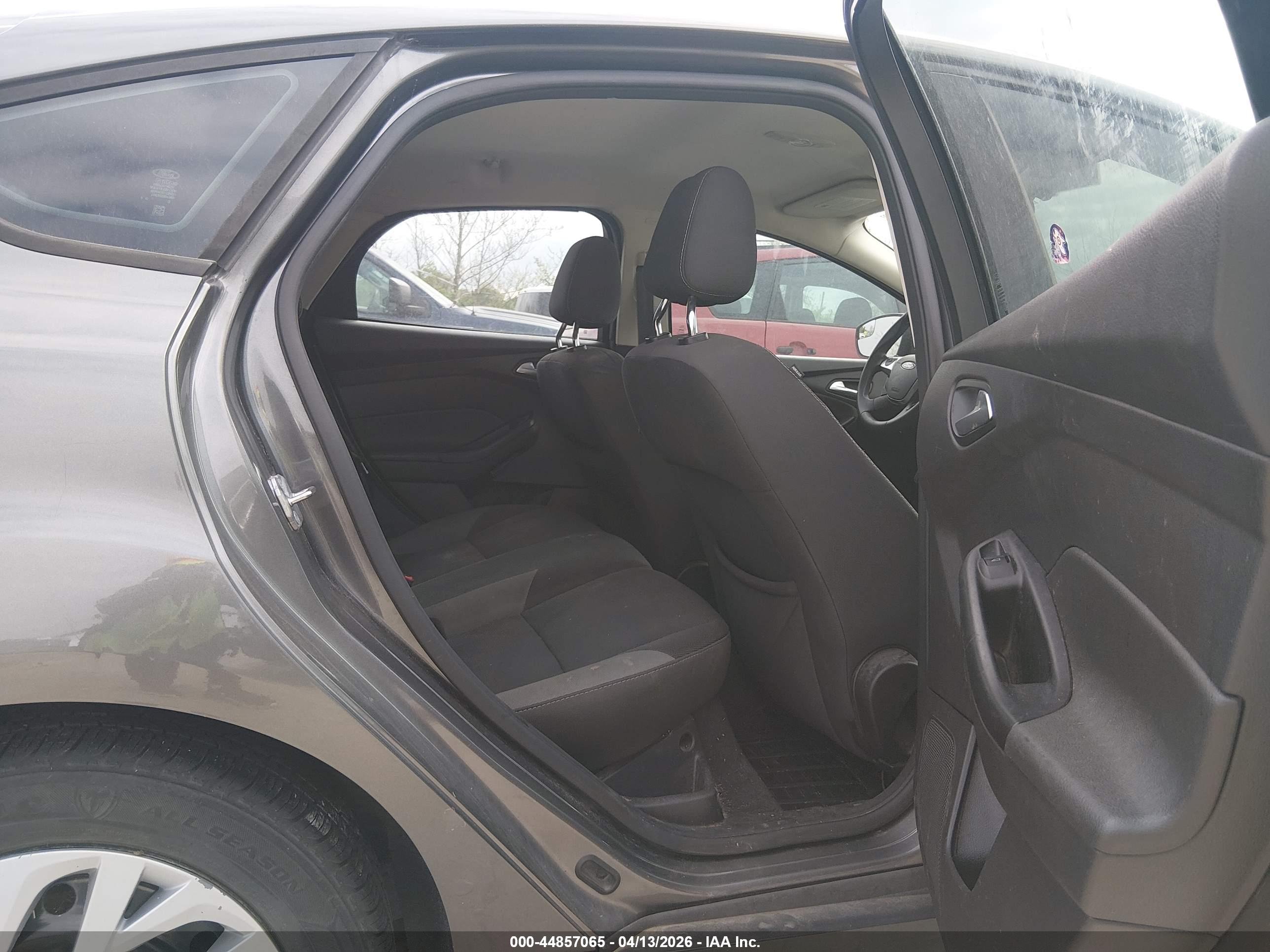FORD FOCUS image 8