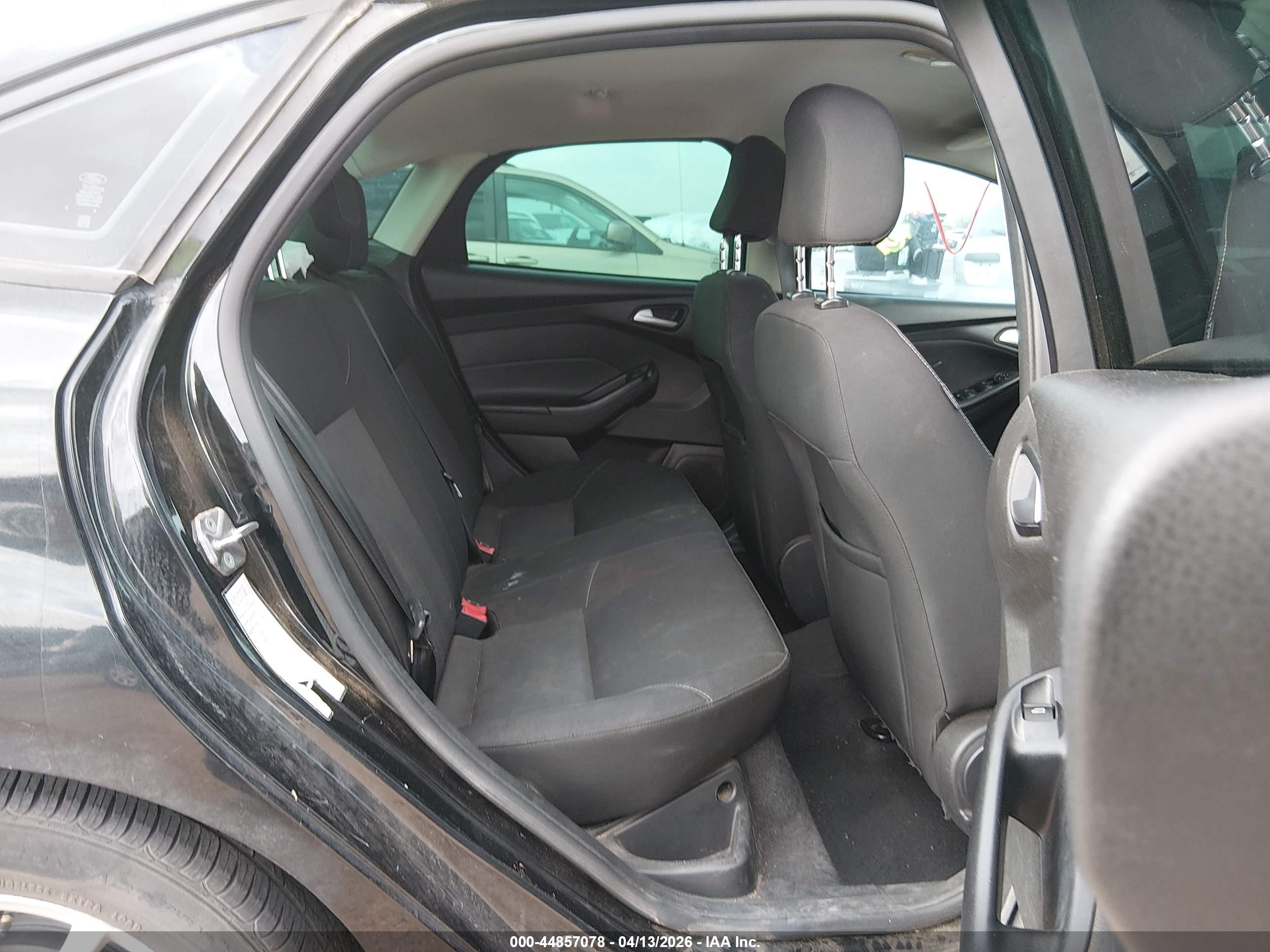 FORD FOCUS image 8